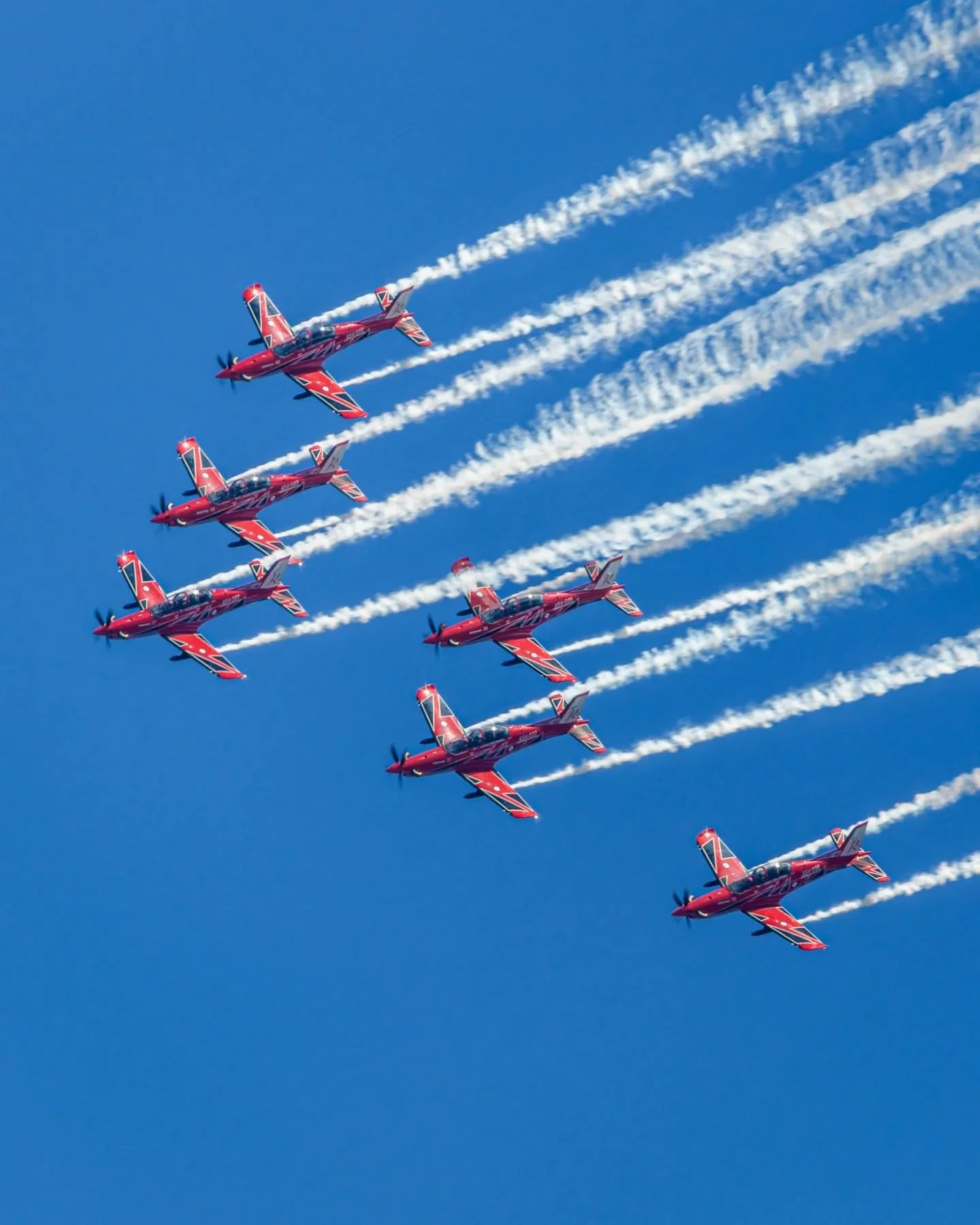 Australia Day ft. ROULETTES 

.
#airforceroulettes #australiaday #pc21 #aviation #photography