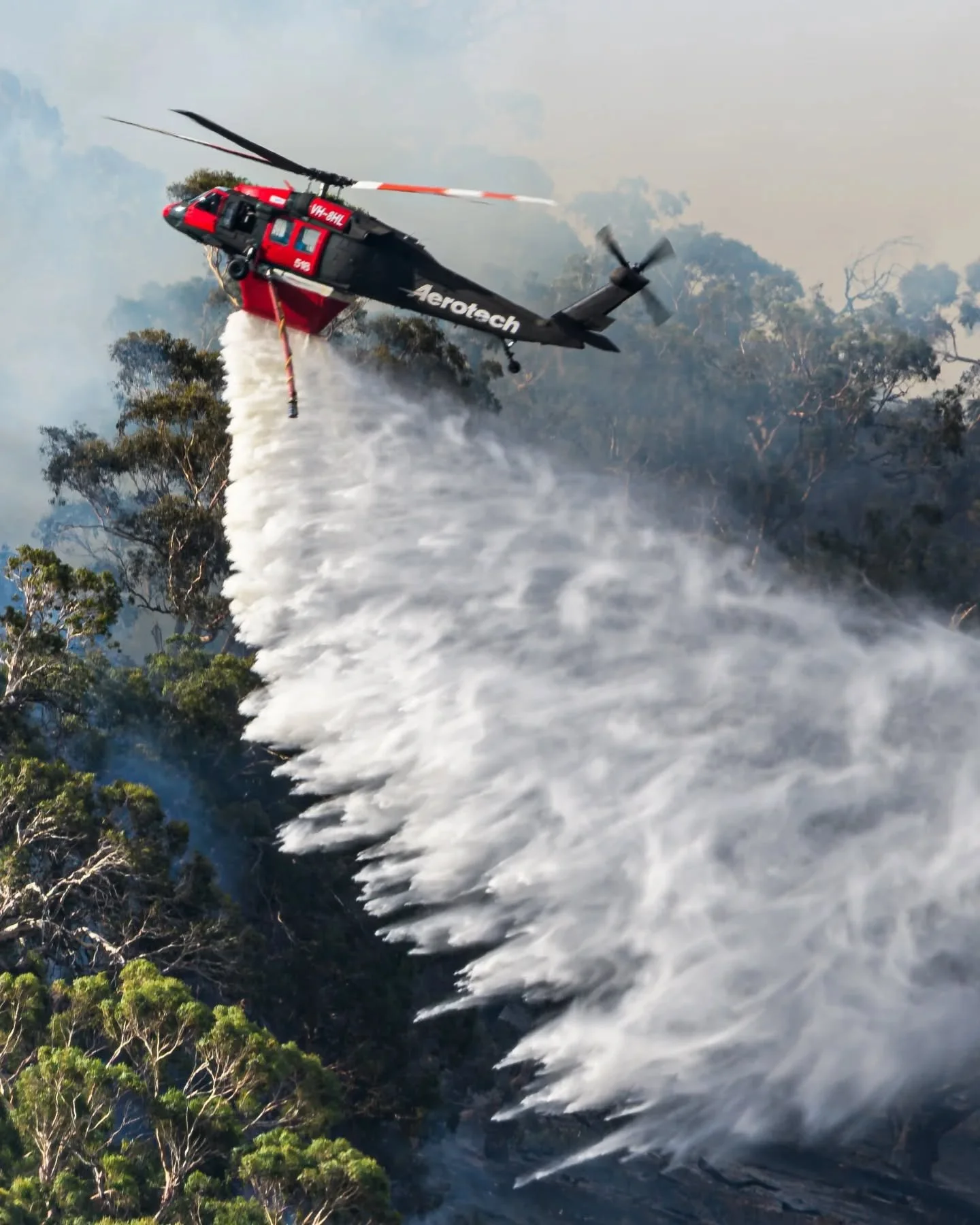 HELITAK330, 335 and 518 at the Harcourt Fire on Saturday.

.
#victoria #firefighting #bushfire #helicopter #photography
