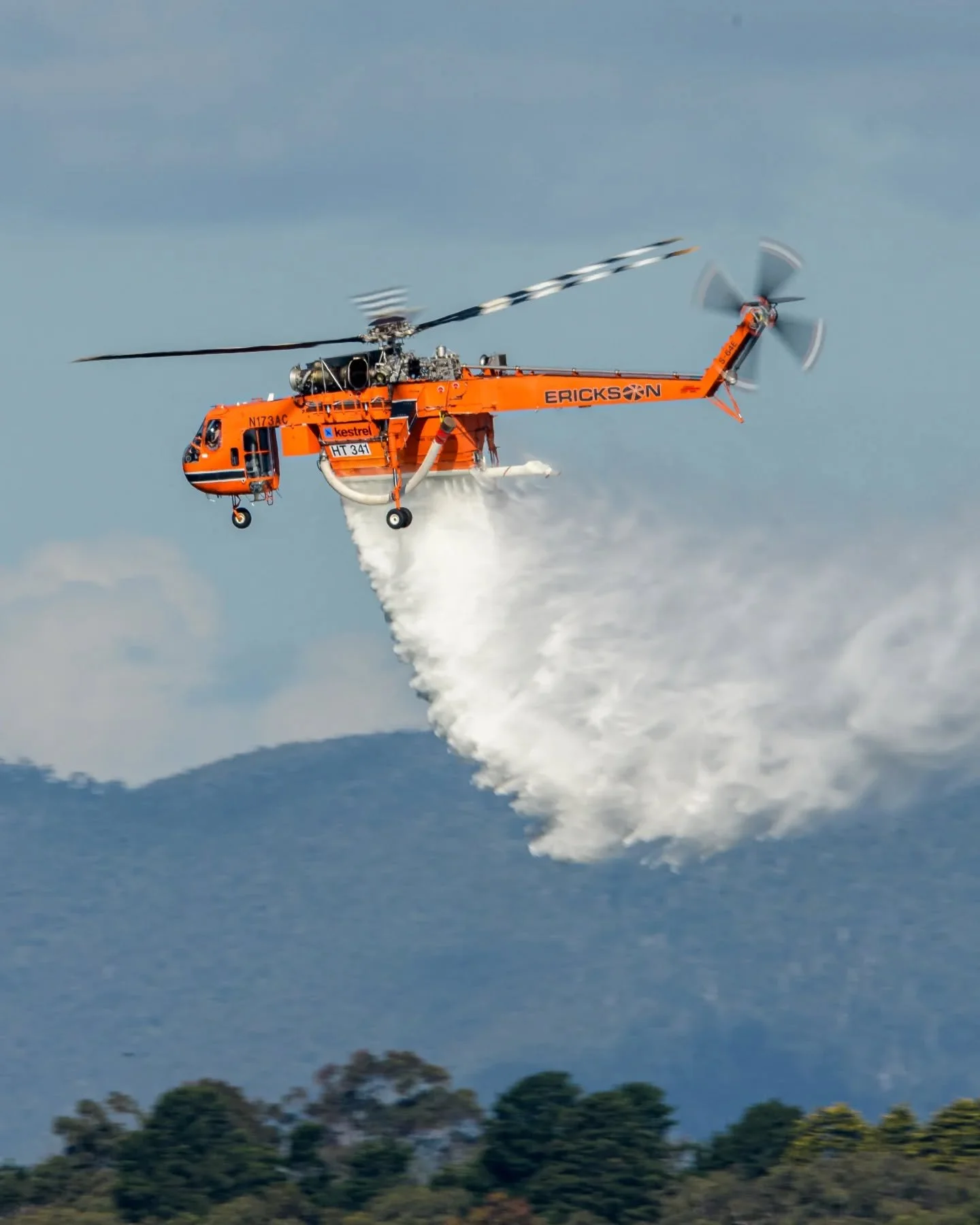 Christine.

.
#skycrane #helicopter #photography #heliopsmag #nikon