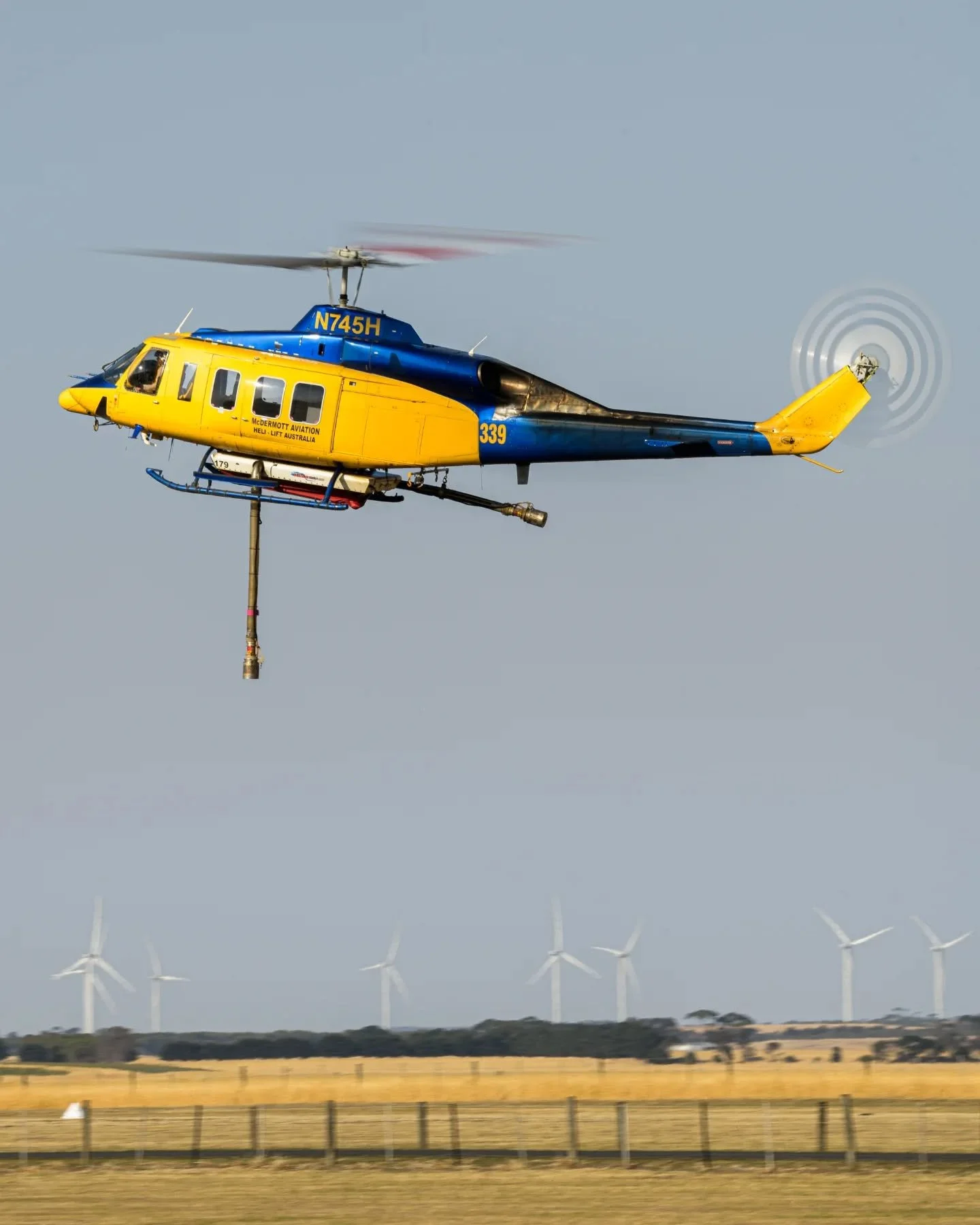 Non-stop rotor wash.

.
#heliopsmag #colac #firefighting #photography #aviation