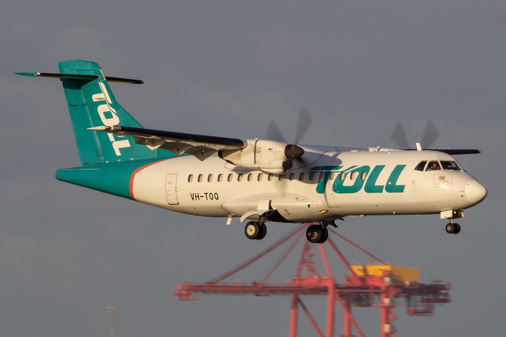 ATR-42 VH-TOQ arriving into Brisbane in 2022, shortly before being sold to Hevilift, this aircraft is still flying as P2-KSW in PNG.