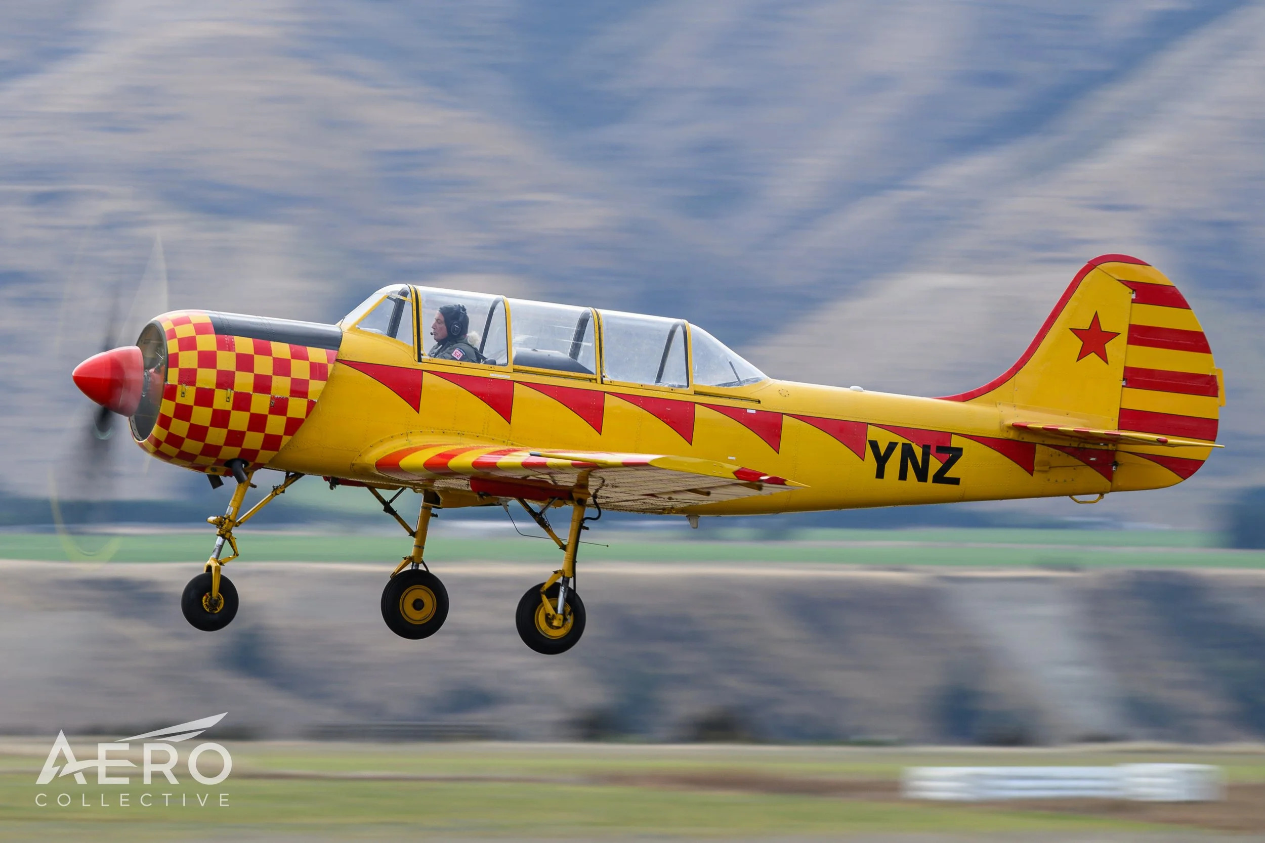 LM-WOW26-Yak52-2.jpg