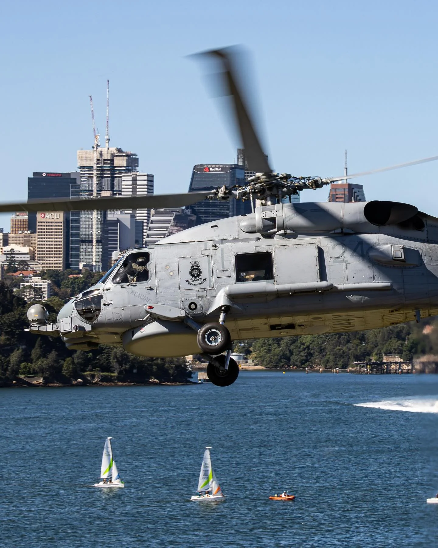 Throwback to when cockatoo island was Niche and cool 📍

Please send this to all your navy friends 👍🫛

#military #navy #sydney #helicopter #hellyeah ilovemygirlfriend