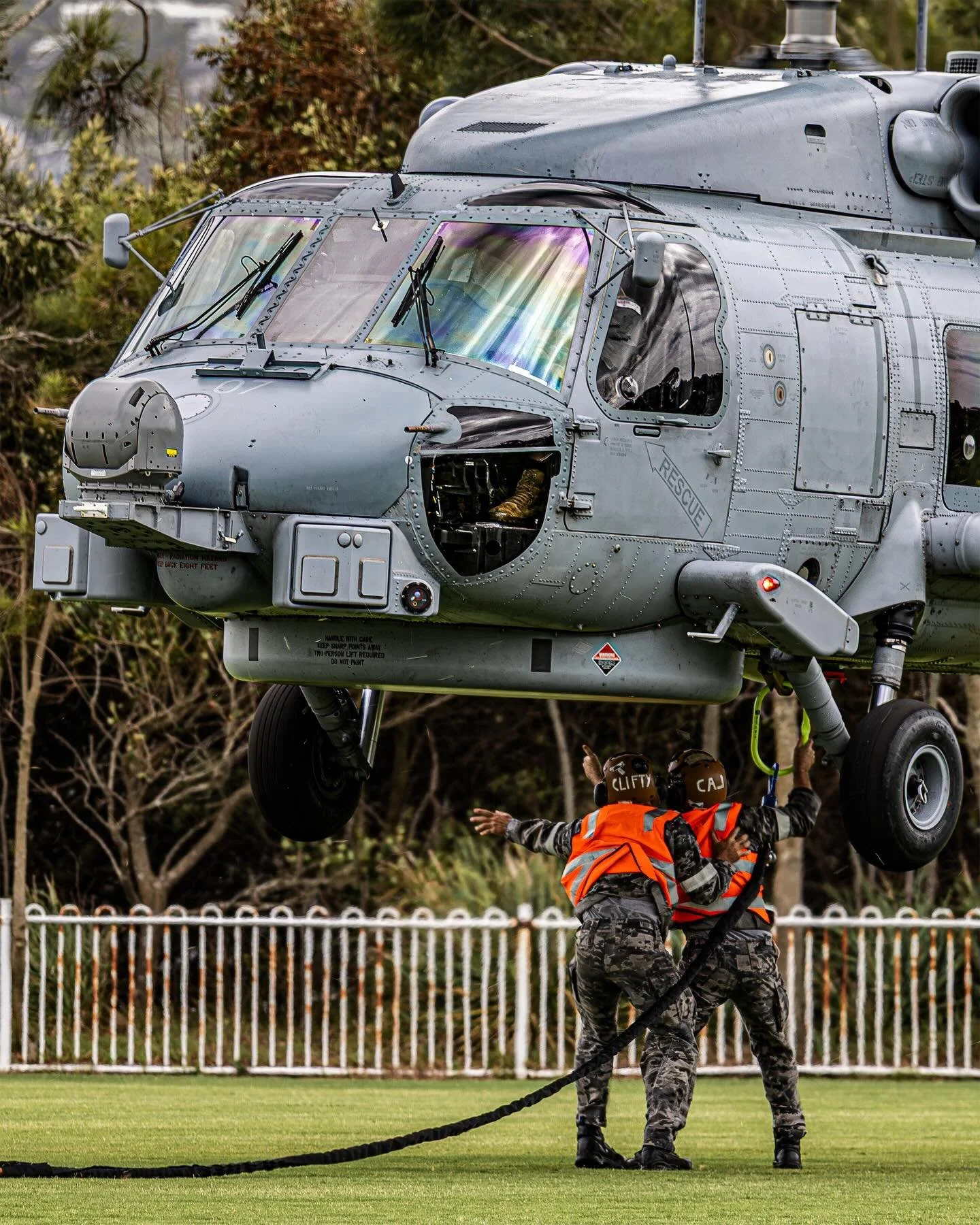 So that&rsquo;s how you fit a flag to a Seahawk 👍

RAN Seahawk kicking around middle head on Aus day 🔥

#Australia #aussiepride #australiaday #military #aviation