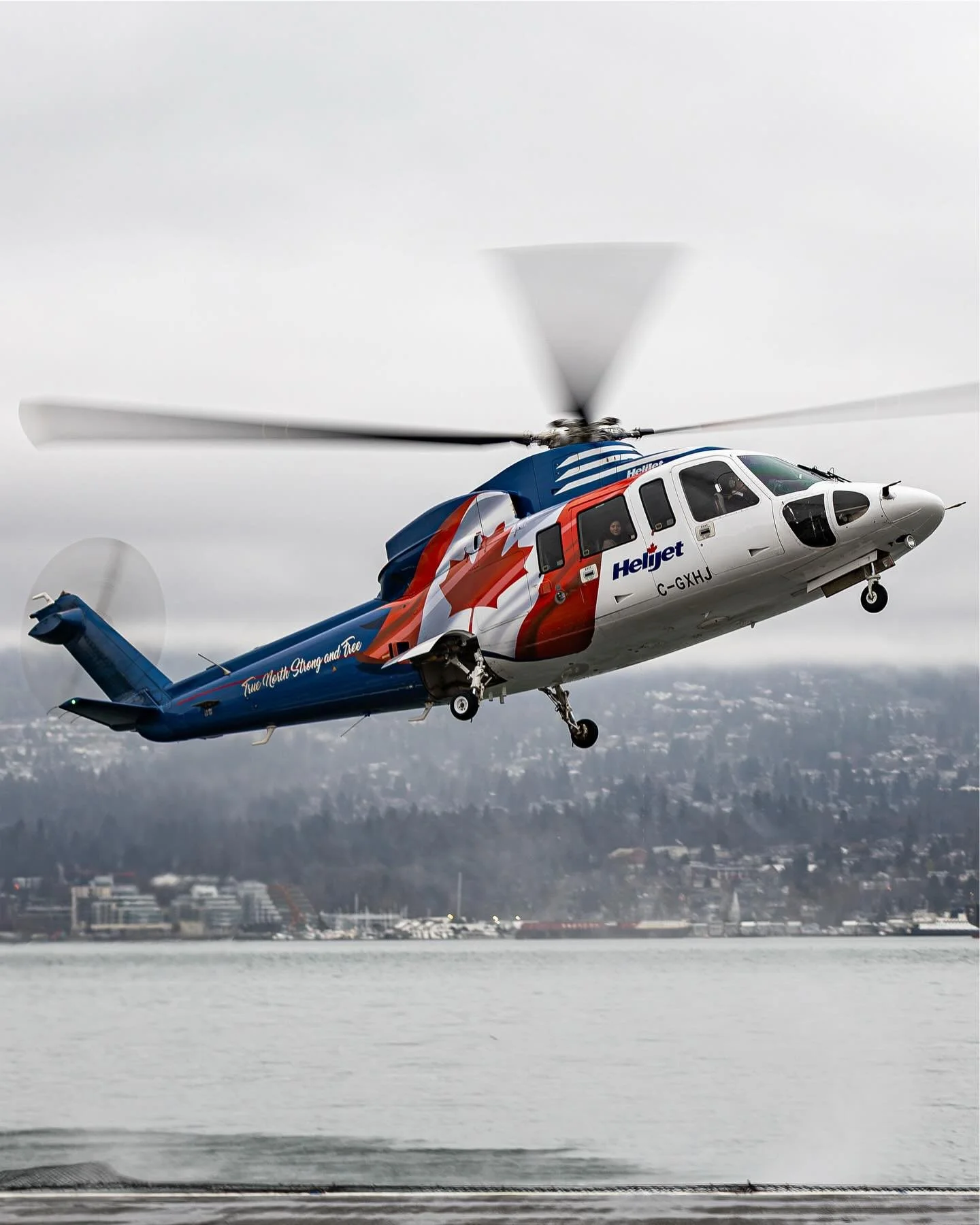 Got lost, ended up in Canada.

Some heli action at Vancouver Harbour Heliport (CBC7) 

#canada 
#vancouver 
#helicopter 
#aviation 
#160thsoar