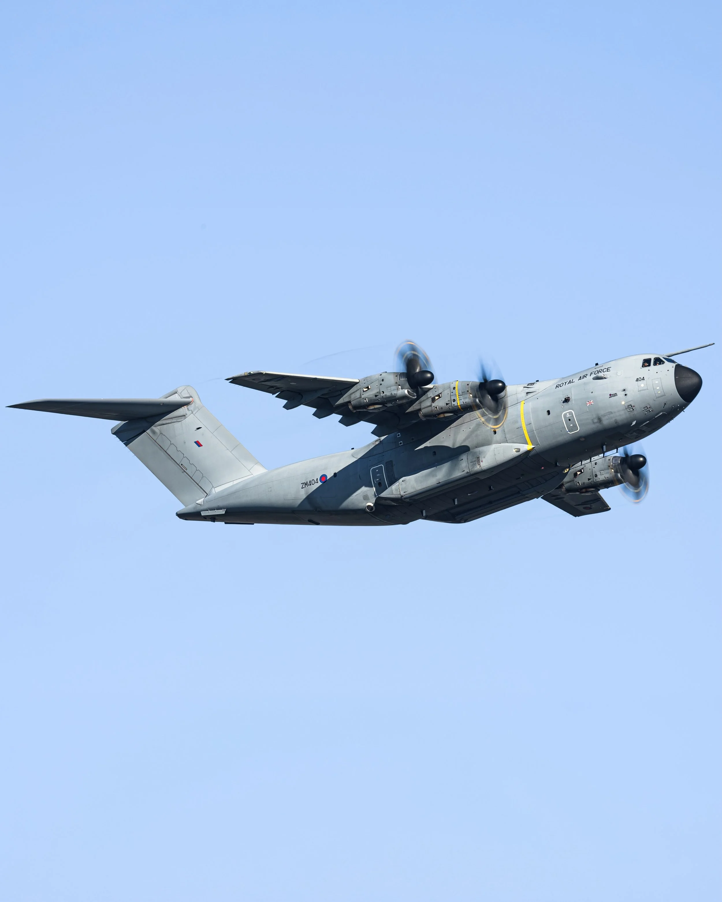Local Rocket Launch

&mdash;&mdash;&mdash;&mdash;&mdash;&mdash;&mdash;&mdash;&mdash;&mdash;&mdash;&mdash;&mdash;&mdash;&mdash;&mdash;&mdash;&mdash;&mdash;&mdash;&mdash;

ASCOT4102/3 Dropping into Sydney Airport over the long weekend. 

#raf
#a400m
#a