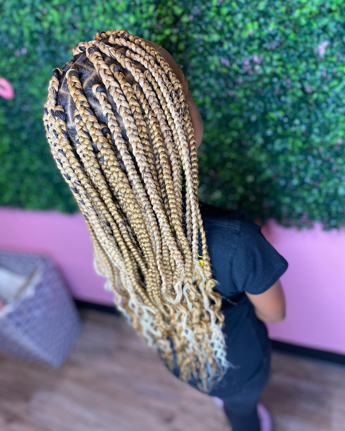 She&rsquo;s Given that back to school Energy🔥🔥🔥

#kidsbraids #backtoschool #energy #vibes #boxbraidsstyles #knotlessbraidshouston #kidsinstagram #viralpost #diivaasonly #hairdiivaa #womeninbusiness #appointmentsavailable💋 
@bigbossmar #celebrityk