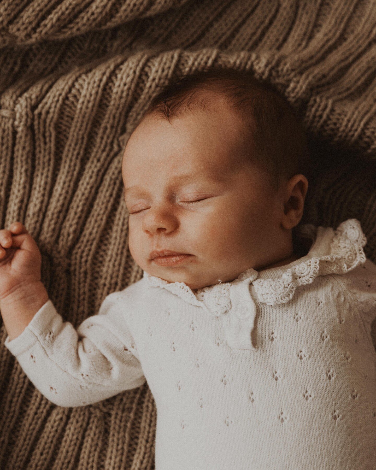 At-home newborn sessions make my heart so happy. I just love them so much. 
.
.
.
#newbornphotographersydney #newbornphotographysydney #newbornphotography #newbornphotoshoot #lifestylephotographersydney #lifestylephotography #athomenewbornsession #sy