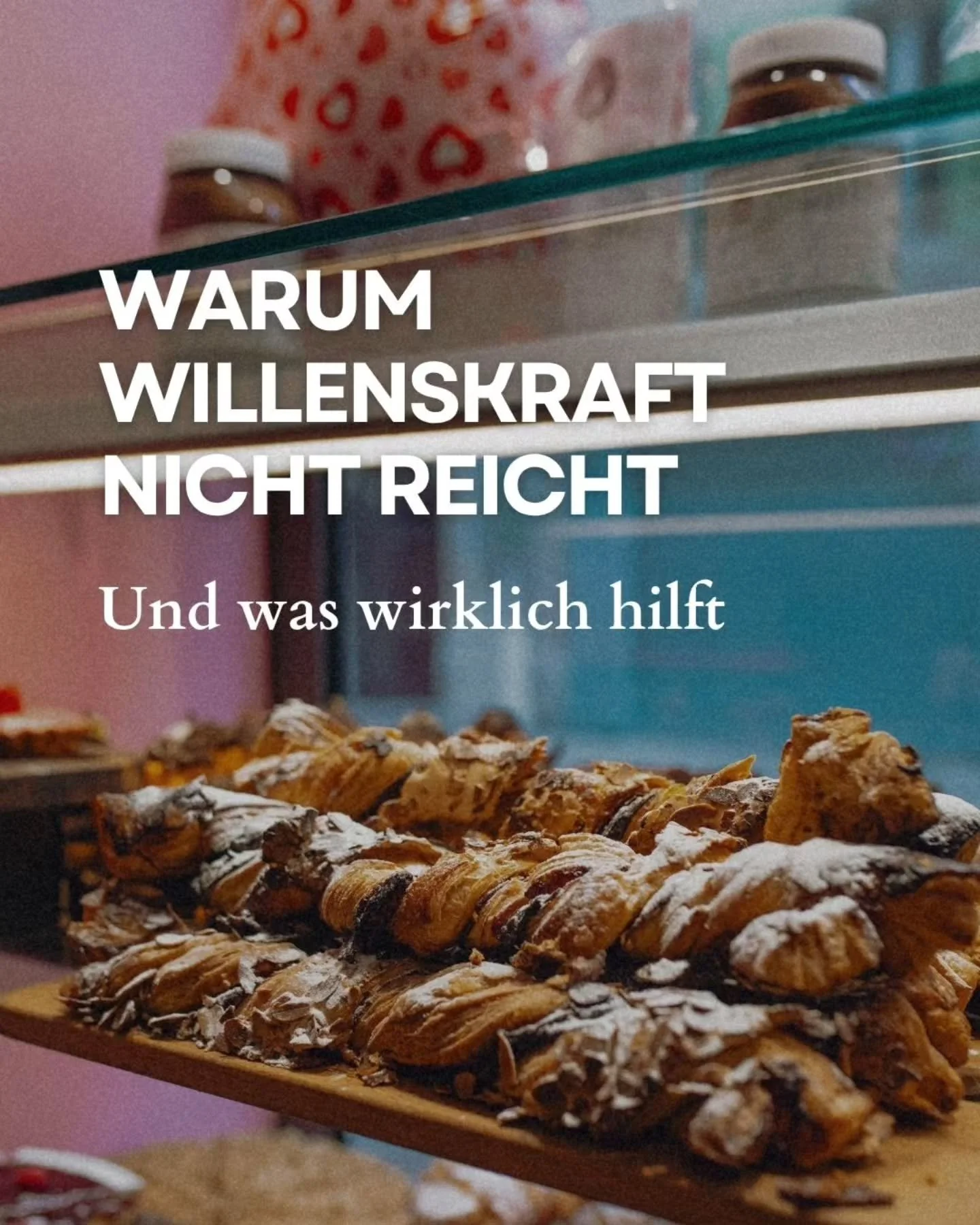 Ich habe als Mama einen L&ouml;wenWillen 🦁Aber trotzdem: Im Alltag, bei Ausnahmen wie Urlaub, Krankheit und Co reicht mein Wille und Disziplin einfach nicht aus um gesund zu essen und zu naschen. 

Die mich braucht eine klare Strategie 🤘

Und die h