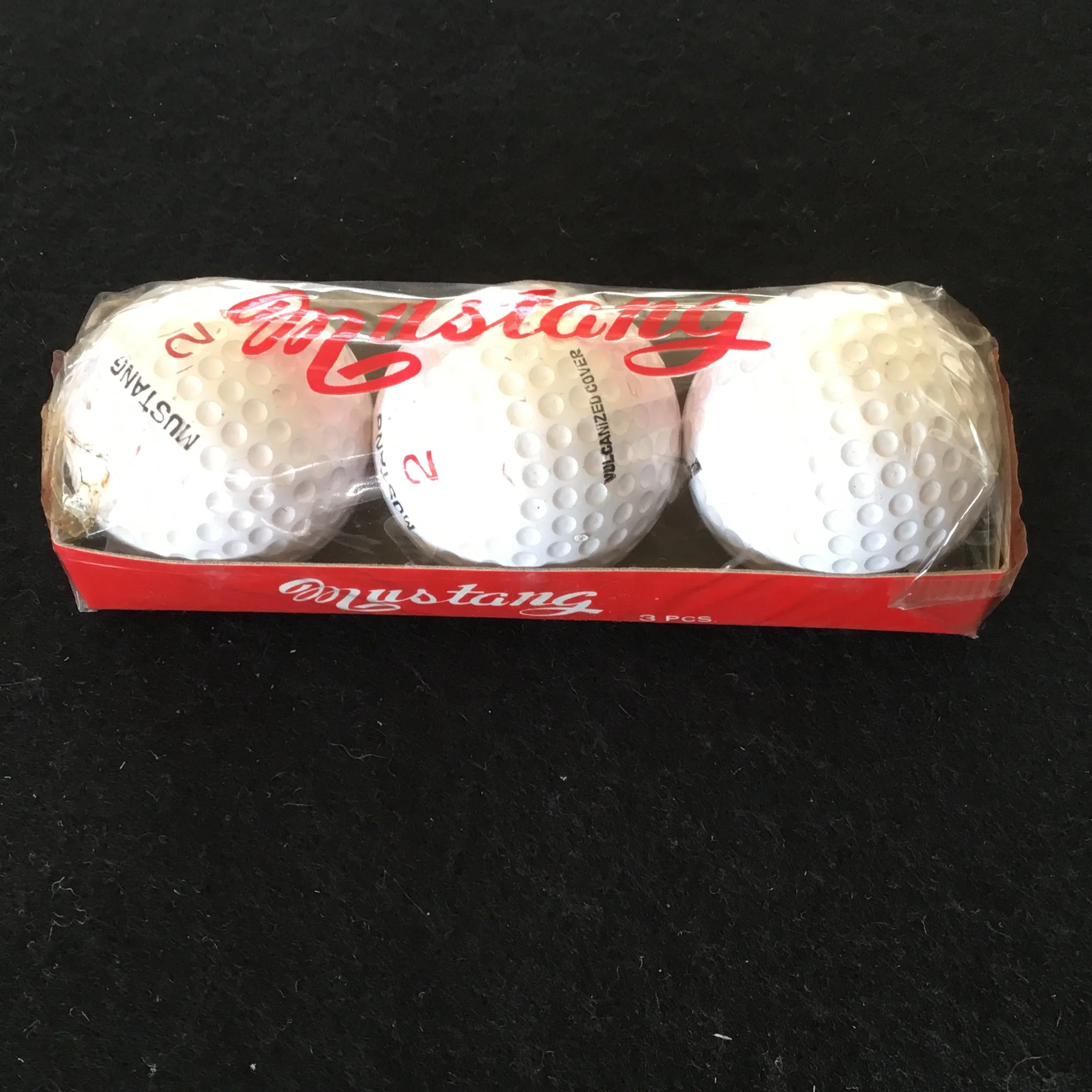 Mustang Golf Balls sleeve