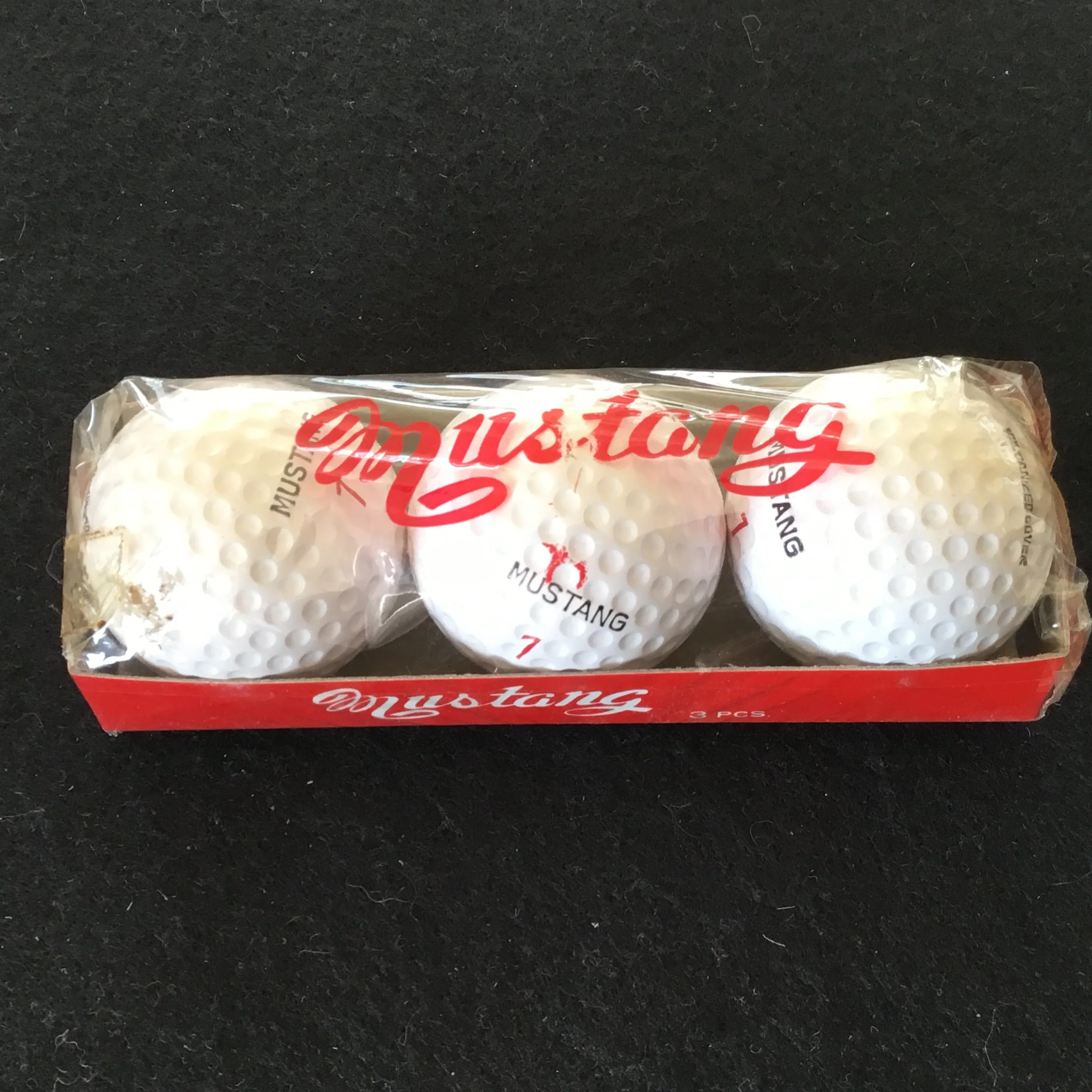 Mustang Golf Balls sleeve
