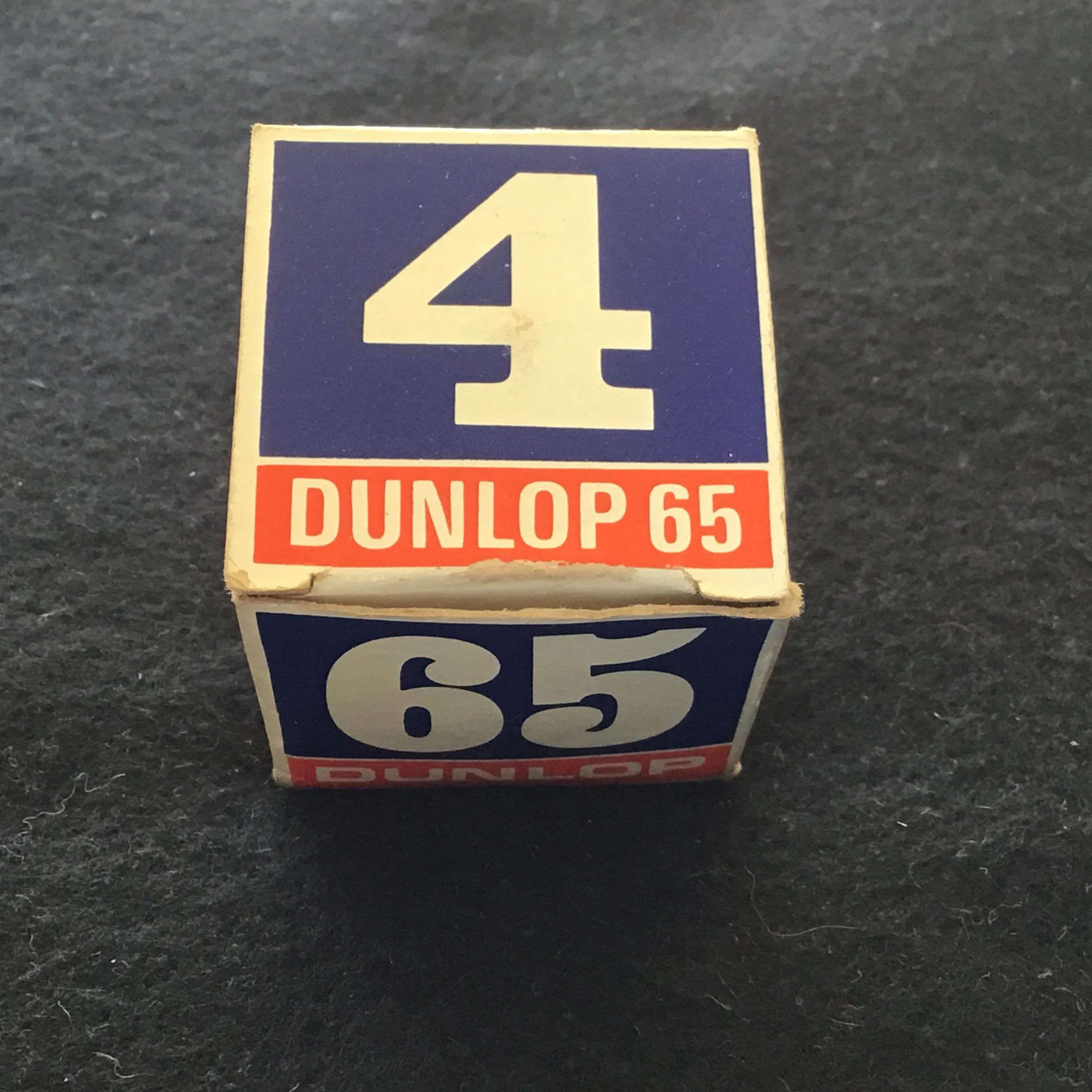 Dunlop 65 boxed golf ball