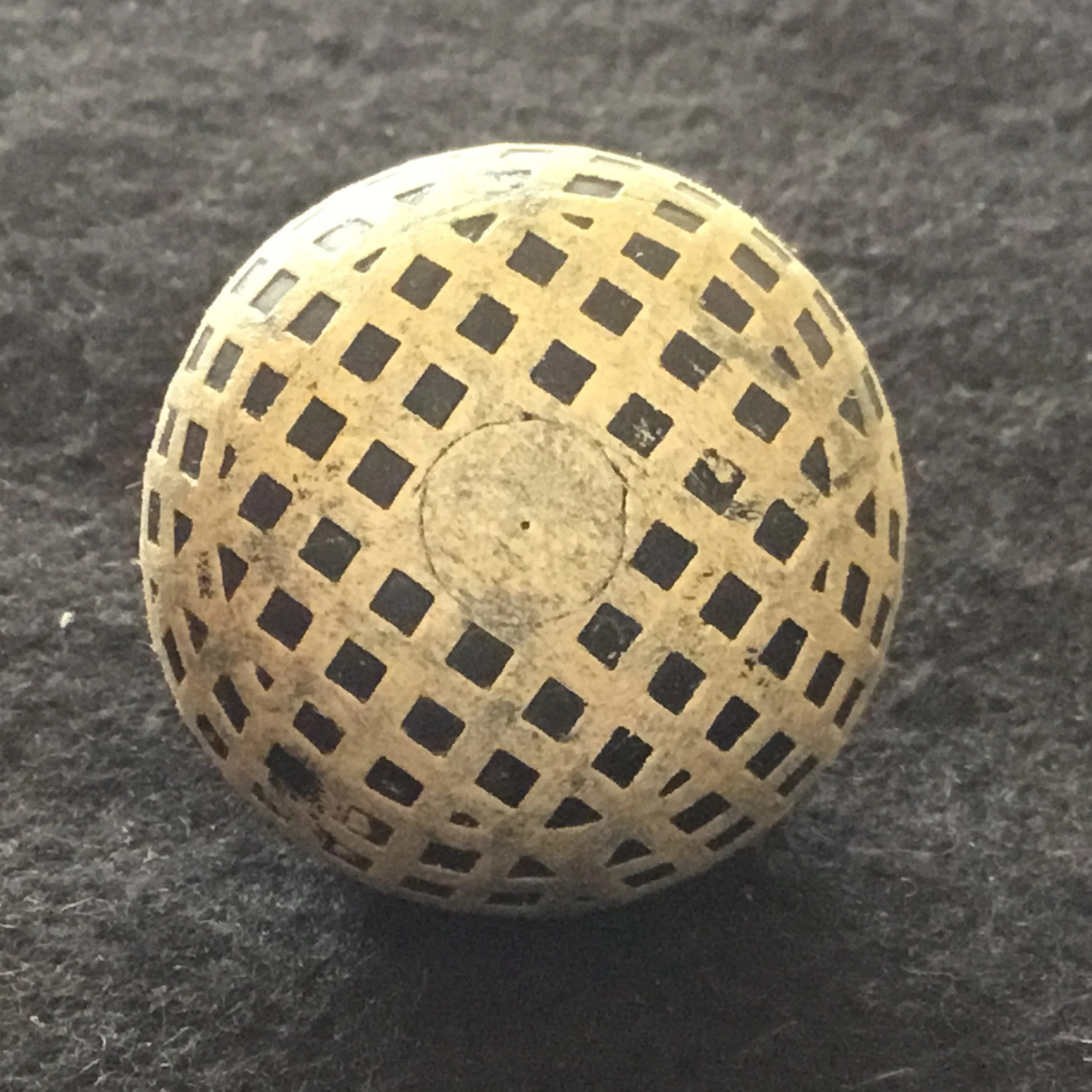 Gutta Percha Square Mesh - reconditioned pond ball