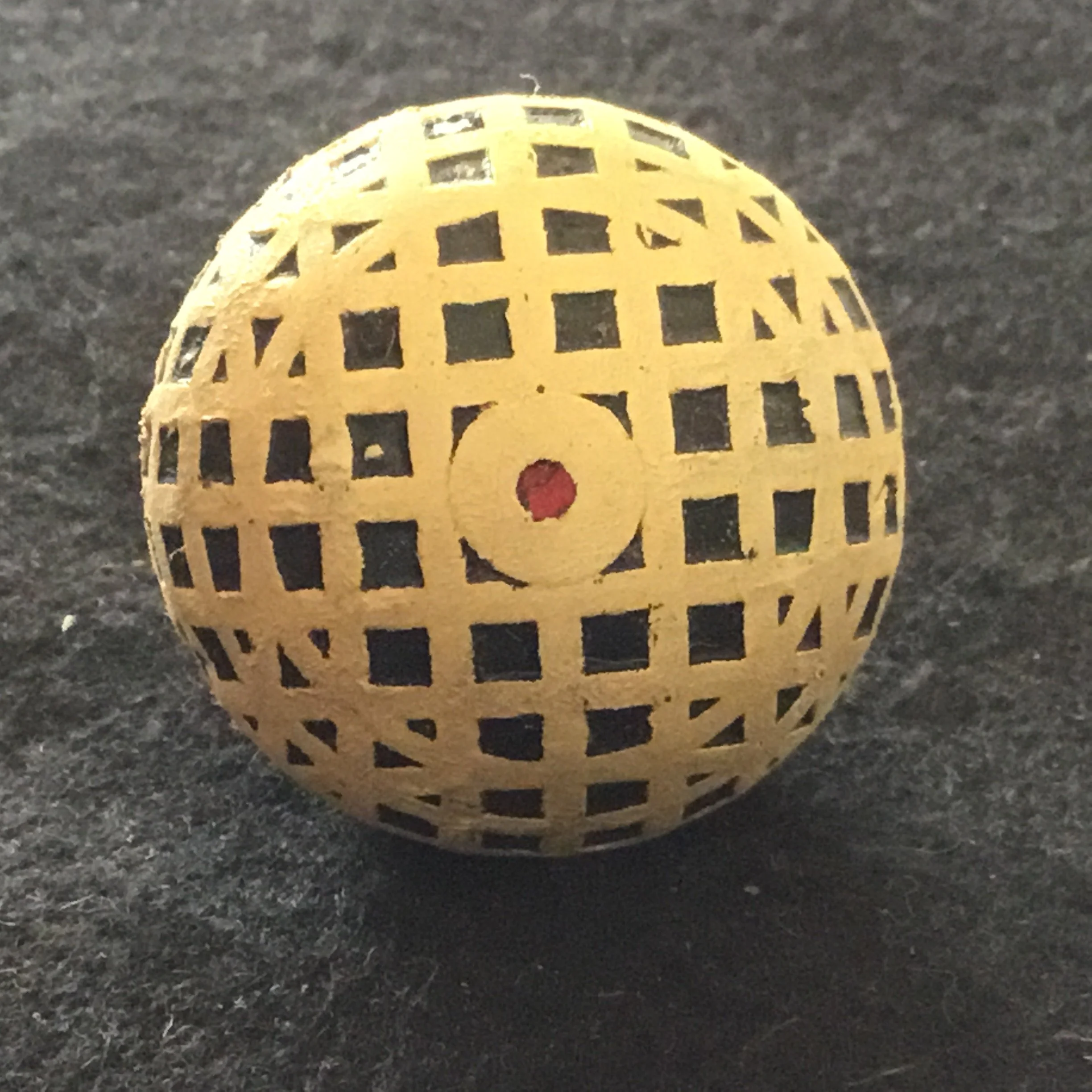 Gutta Percha Square Mesh - reconditioned pond ball