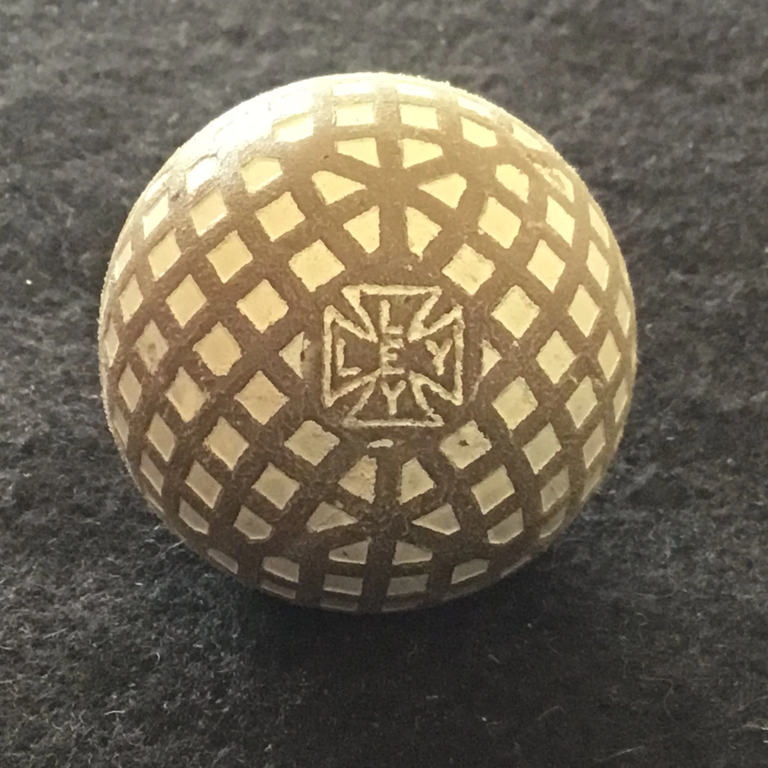 Ley Ley Square Mesh Gutta Percha reconditioned pond ball