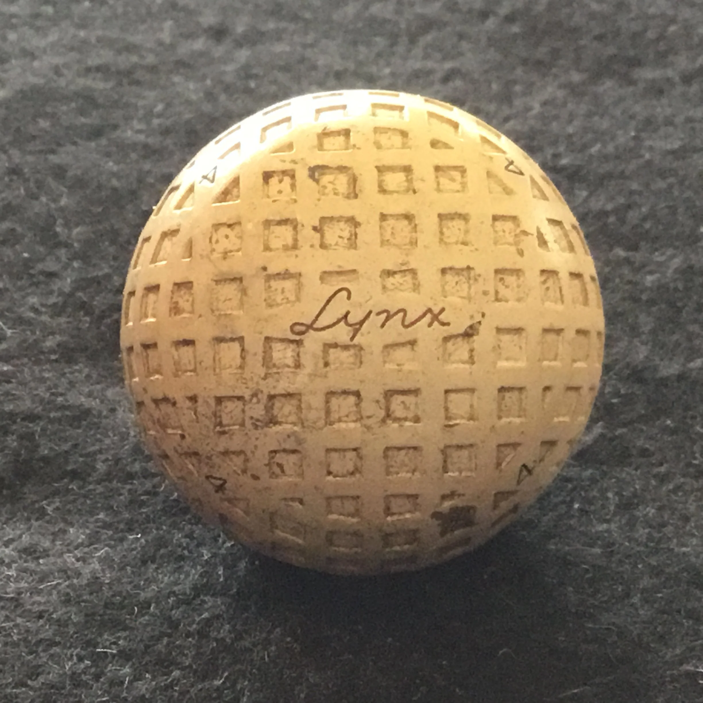 Lynx Square Mesh Gutta Percha Golf Ball