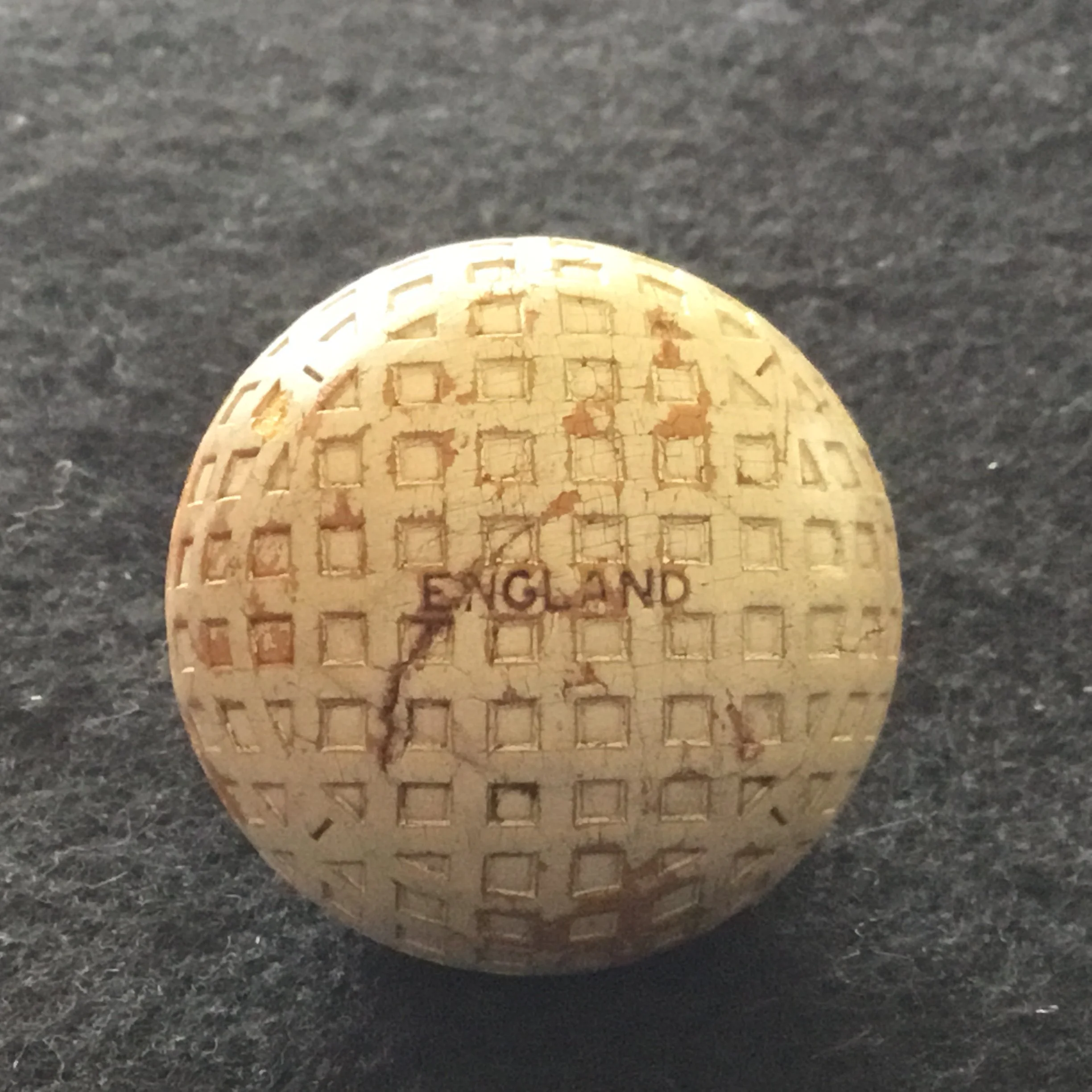 England - No Name - Square Mesh Gutta Percha Ball