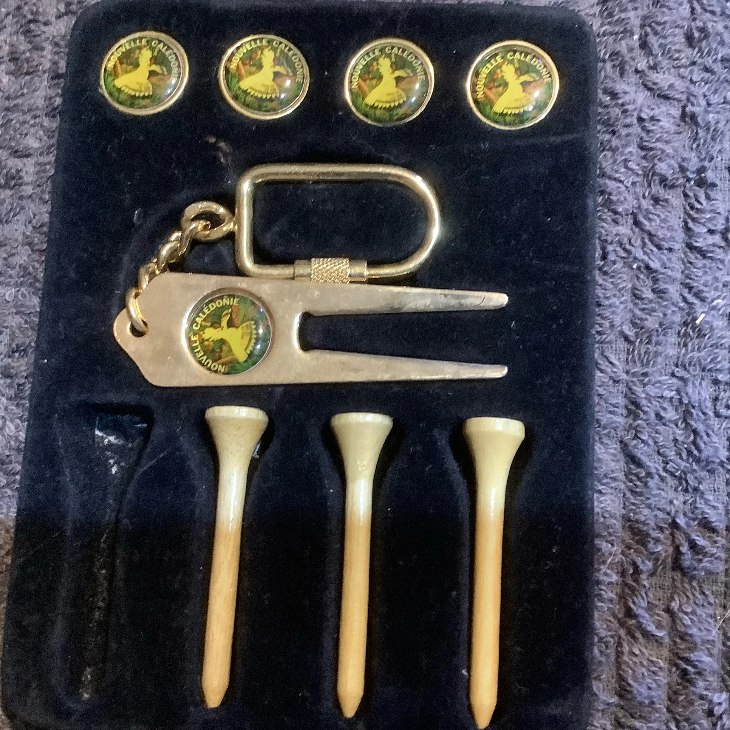 Nouvelle Caladonie Tee, Plug Repairer and Ball Markers Set