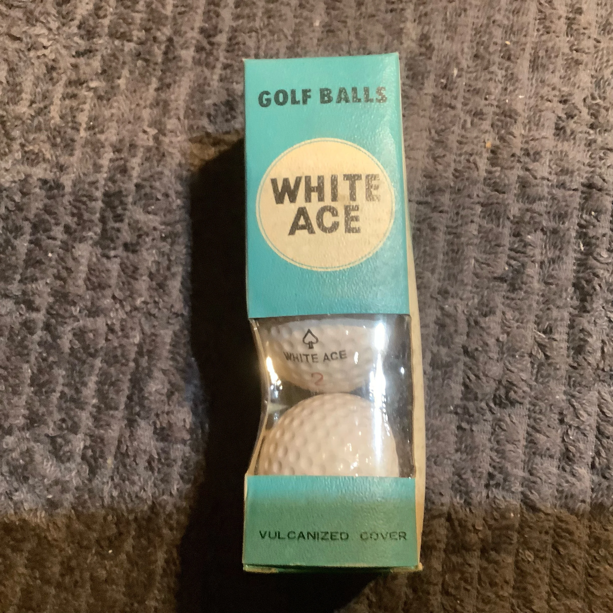 White Ace Sleeve of Three Balls