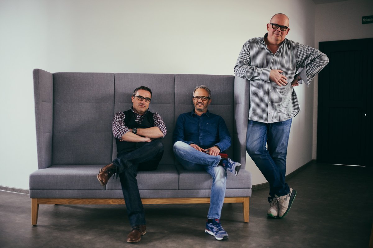 designergruppe_couch.jpg