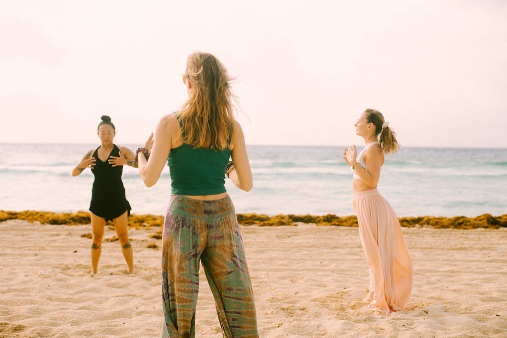 A glimpse at our April Mexican retreat 🌴⁠
⁠
Over the 5-day retreat our guests enjoyed a diverse array of activities, including:⁠
🤍 Daily GuanJing Flow with @one.with.soul⁠
🤍 Daily Sound Baths⁠ @althahealing 
🤍 Acupressure Workshops (including Gua