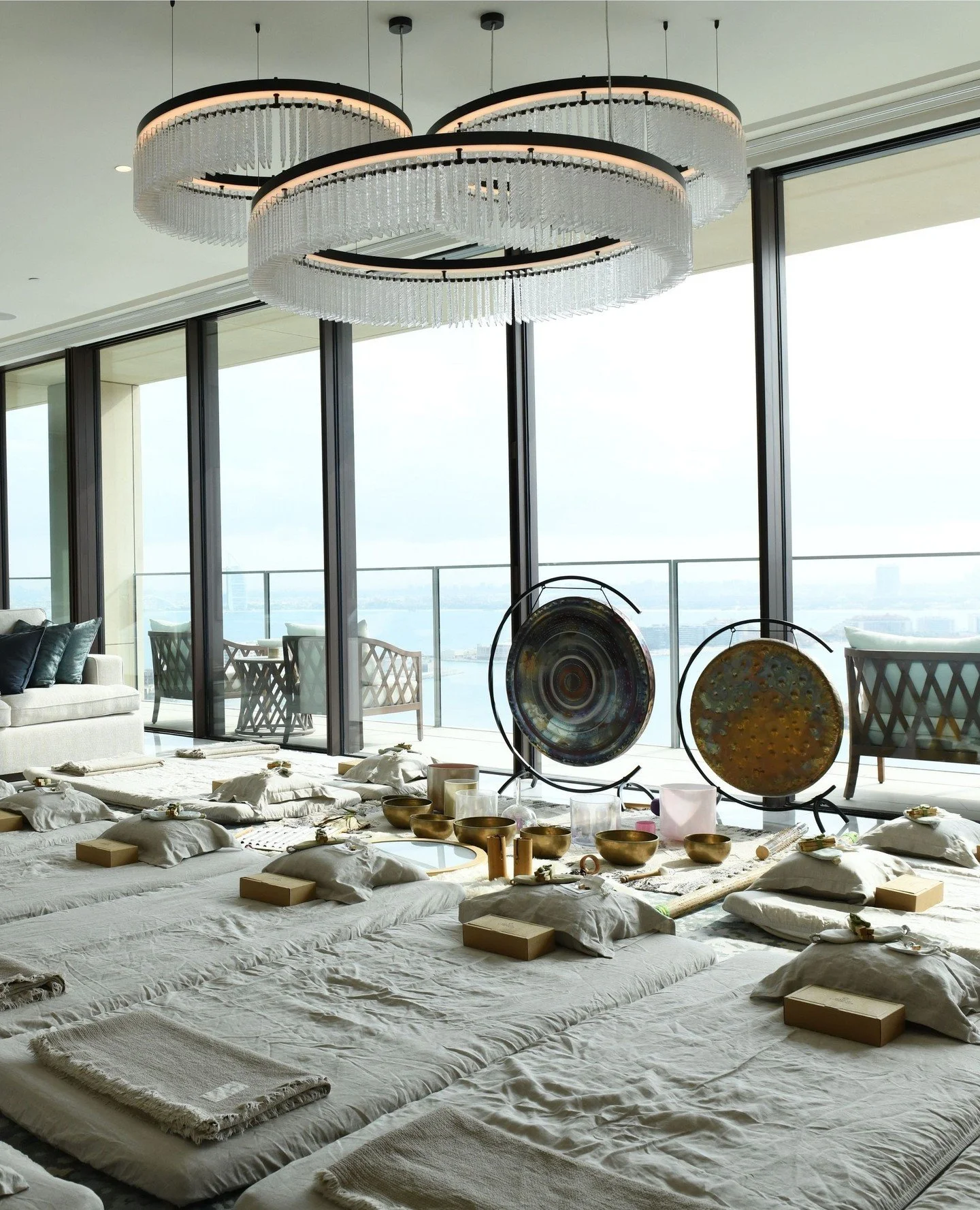 Some experiences don&rsquo;t need to be loud to be memorable.⁠
⁠
This one was designed with intention from start to finish inside the Royal Atlantis Residences, hosted by @mrsrochellestellakis, with a small group of guests and a circle of partners wh