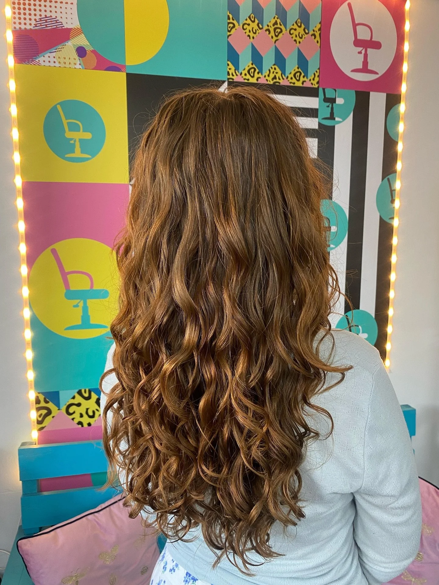 Curly hair dump by @hairlexandra_chair 🤍🤍 #curls #natural #hair #eva #professional #savvyandshine