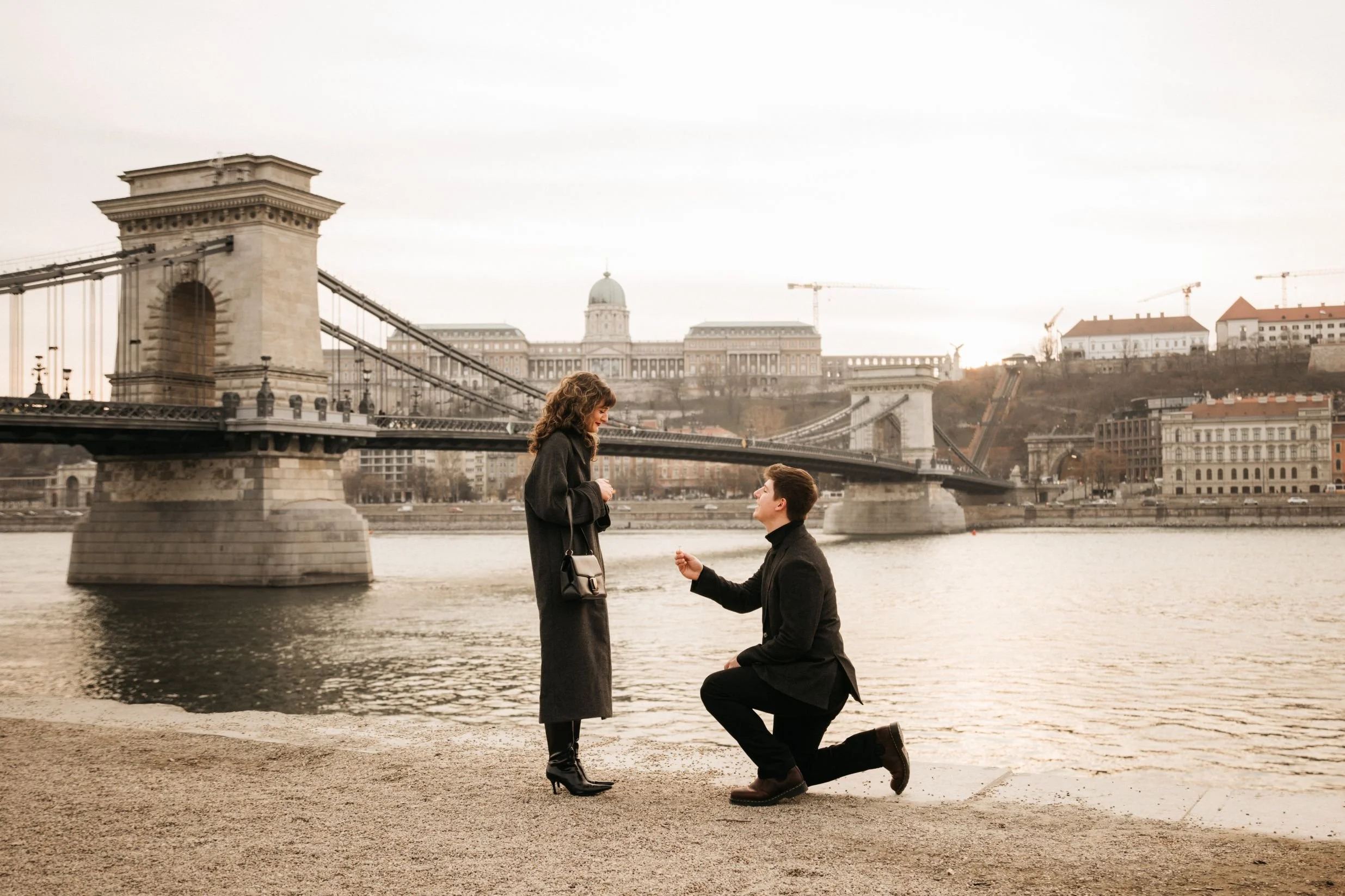 Surprise proposal at Chain Bridge Budapest
