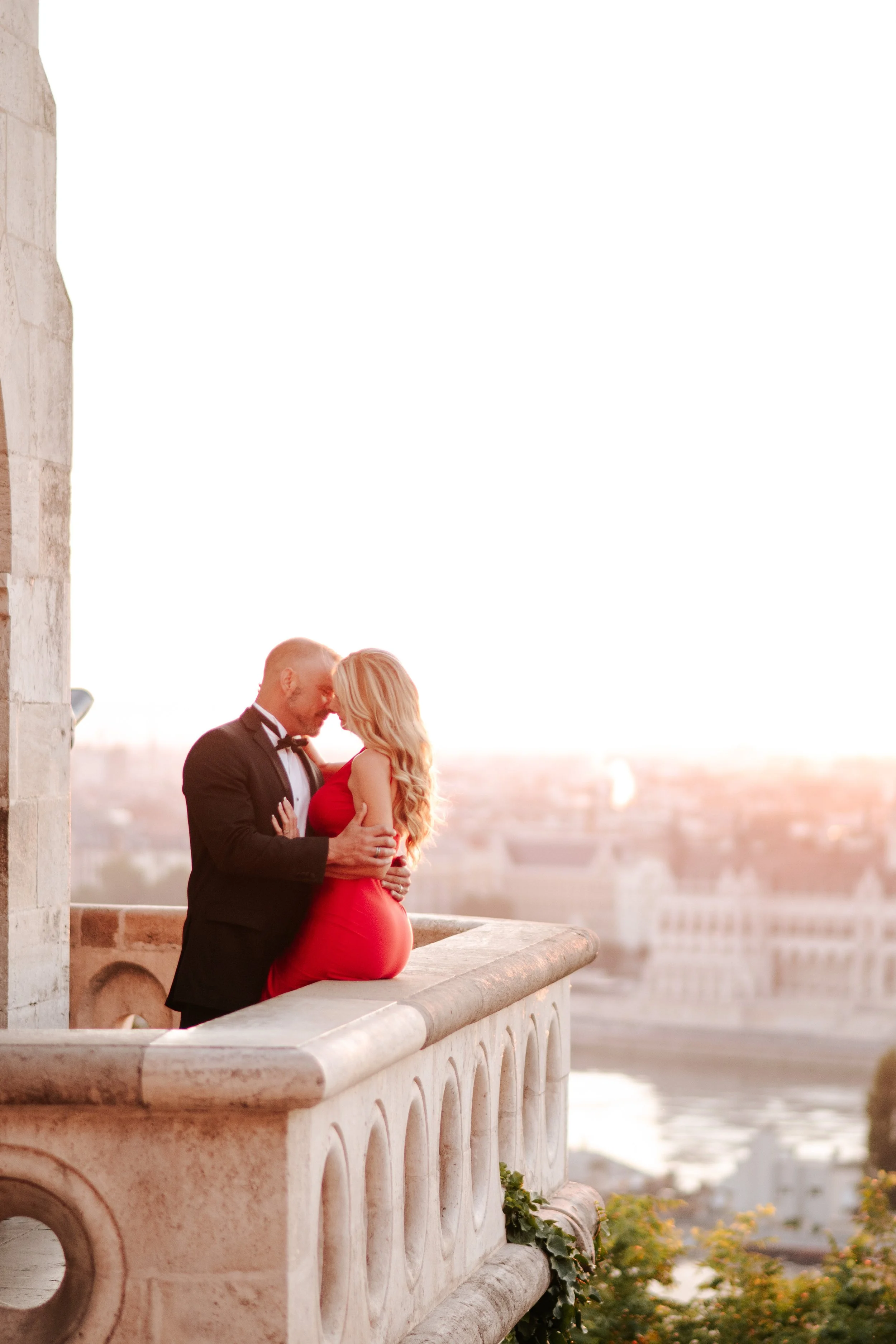 A kiss on the balcony above the Danube at sunrise