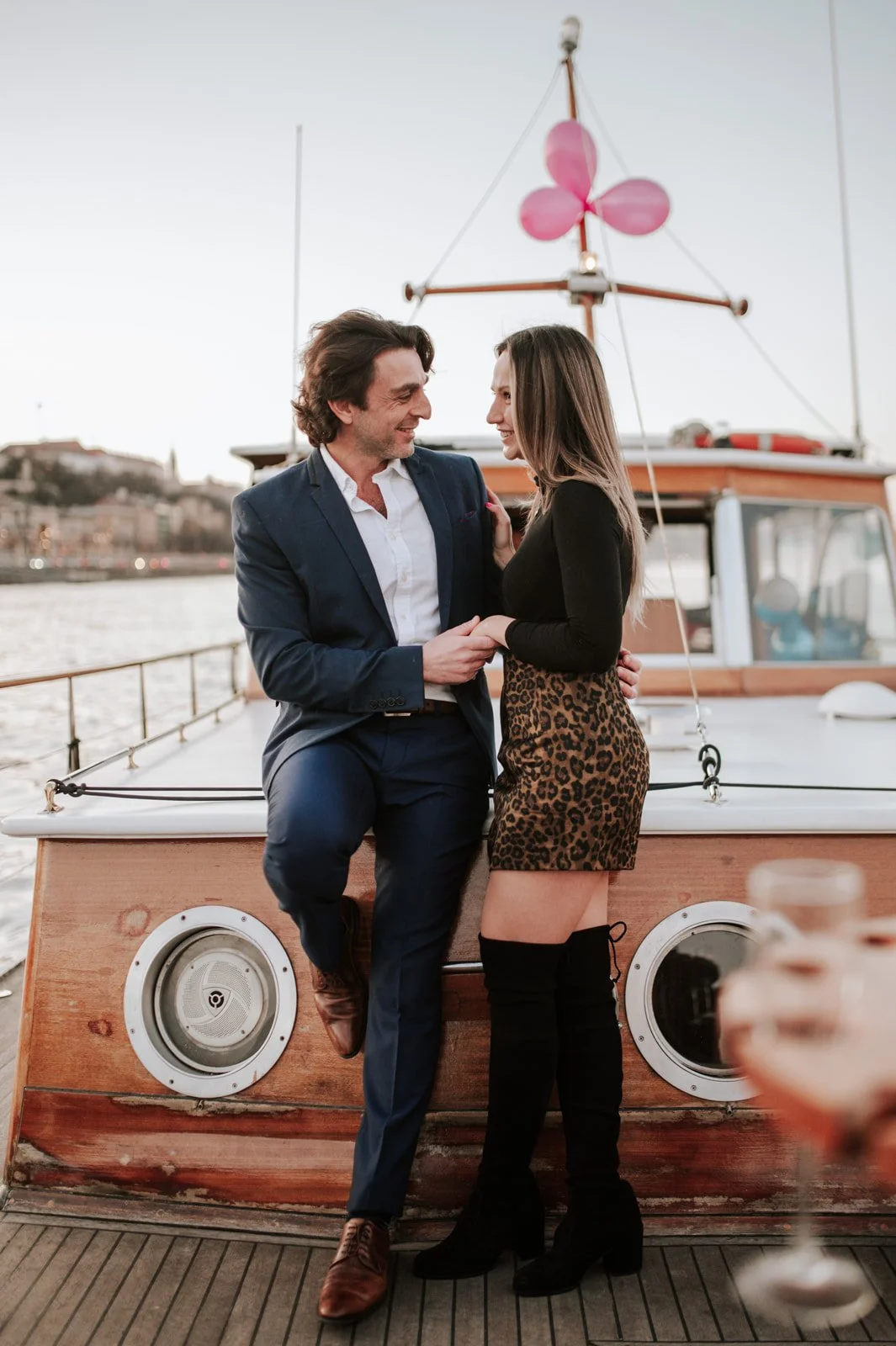 Budaest Priivate Yacht Sunser romantic couple