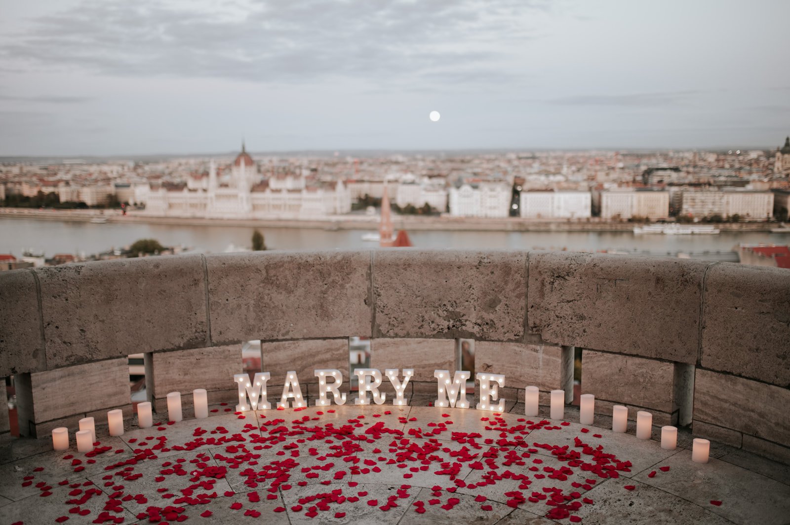 11-1-fishermans-bastion-propose-in-budapest7.jpg