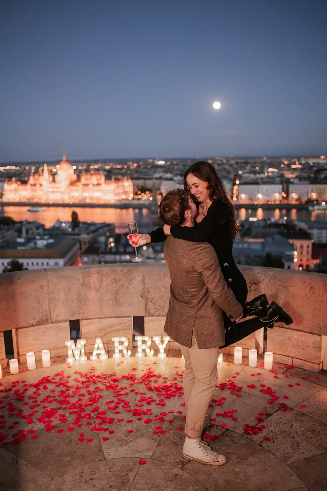 11-1-fishermans-bastion-propose-in-budapest15.jpg