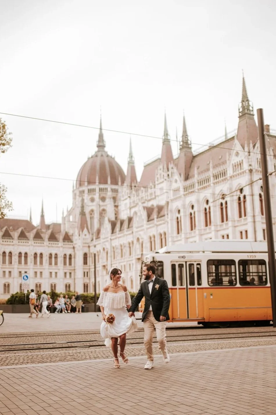 Wedding photoshoot near the Hungarian Parliament in Budapest
