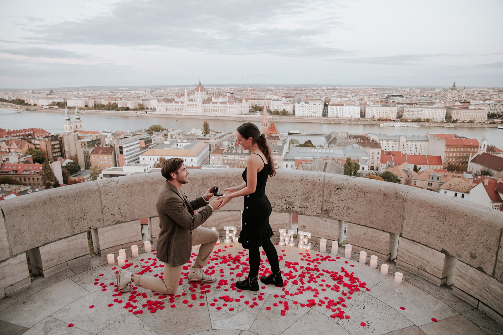 11-1-fishermans-bastion-propose-in-budapest2.jpg