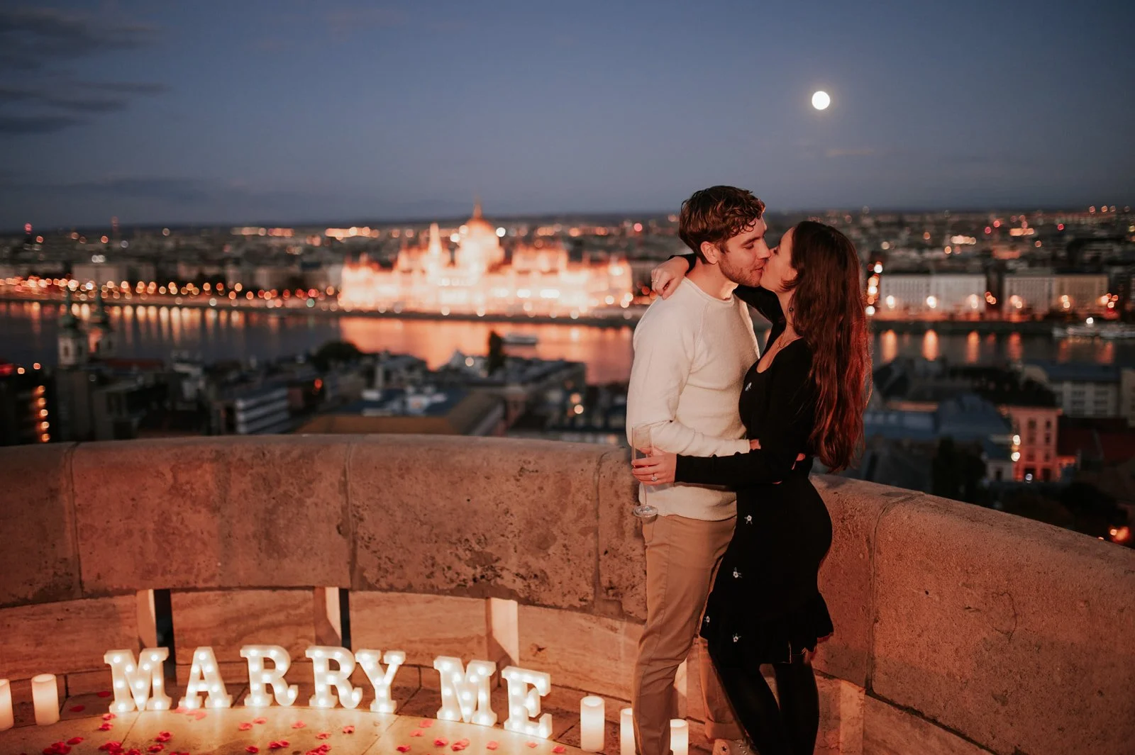 11-1-fishermans-bastion-propose-in-budapest14.jpg