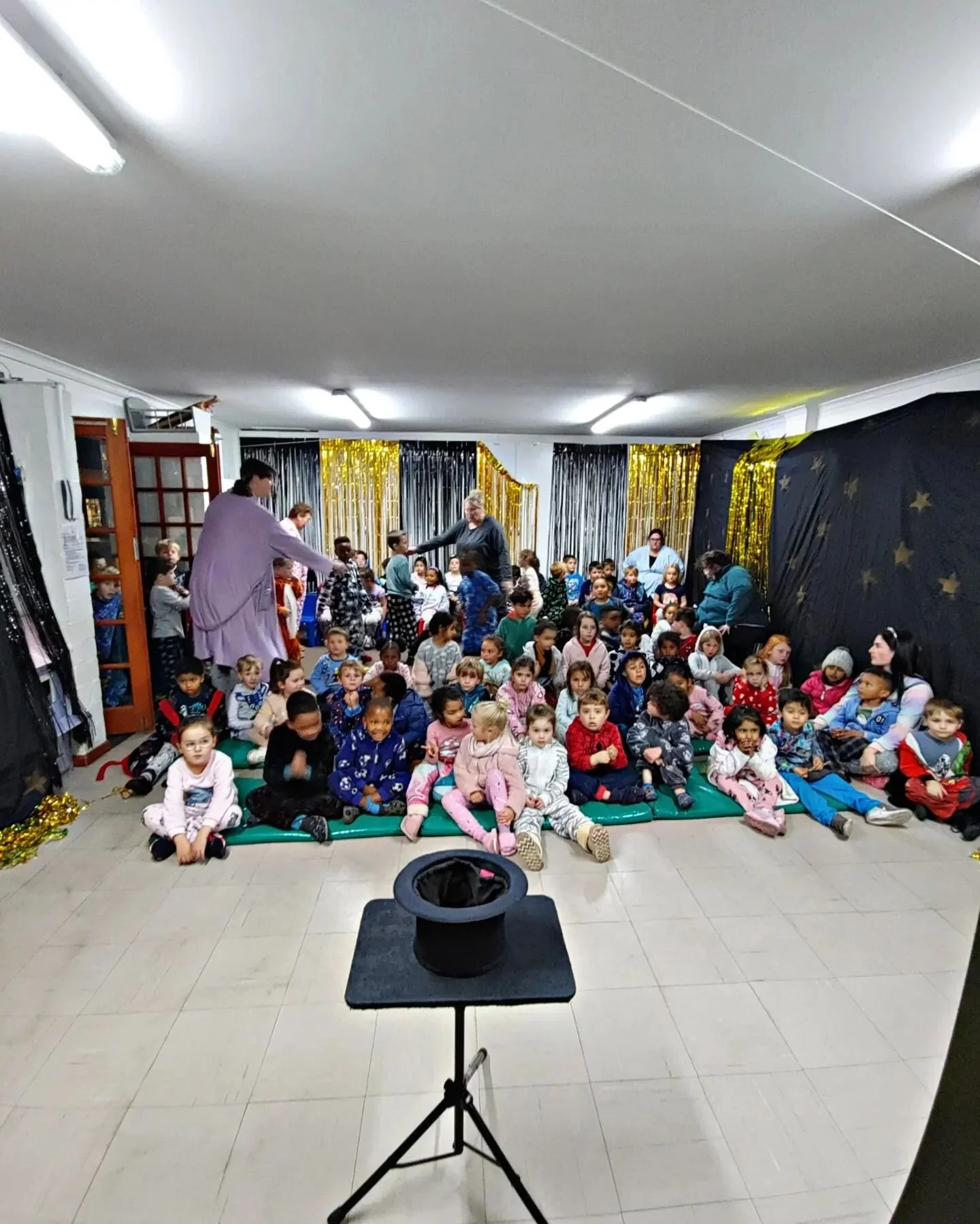 Great show amazing kids 🎩🪄🐰Anton Anreith Campus... Thank you for having me@ Edgemead Pre-Primary School