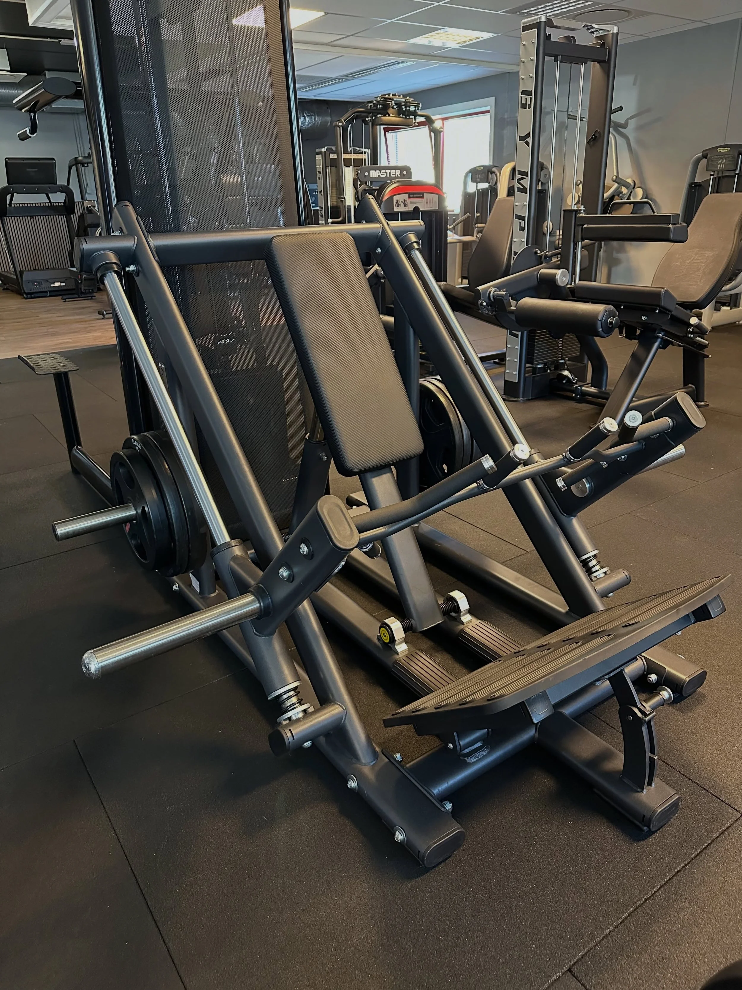 TOLO har f&aring;tt en skikkelig oppgradering! 

Vi har pusset opp senteret, investert i 13 nye apparater og 3 nye tredem&oslash;ller💪🏻🤩

For &aring; feire dette kj&oslash;rer vi en sommerkampanje!

Melder du deg inn n&aring;, trener du gratis i j