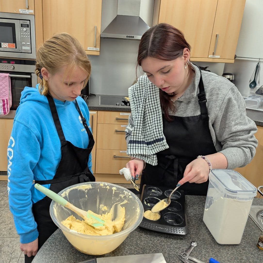 🍰 Making Victoria sponges in Budget Bites 🍰

#Groups #Baking #Placement