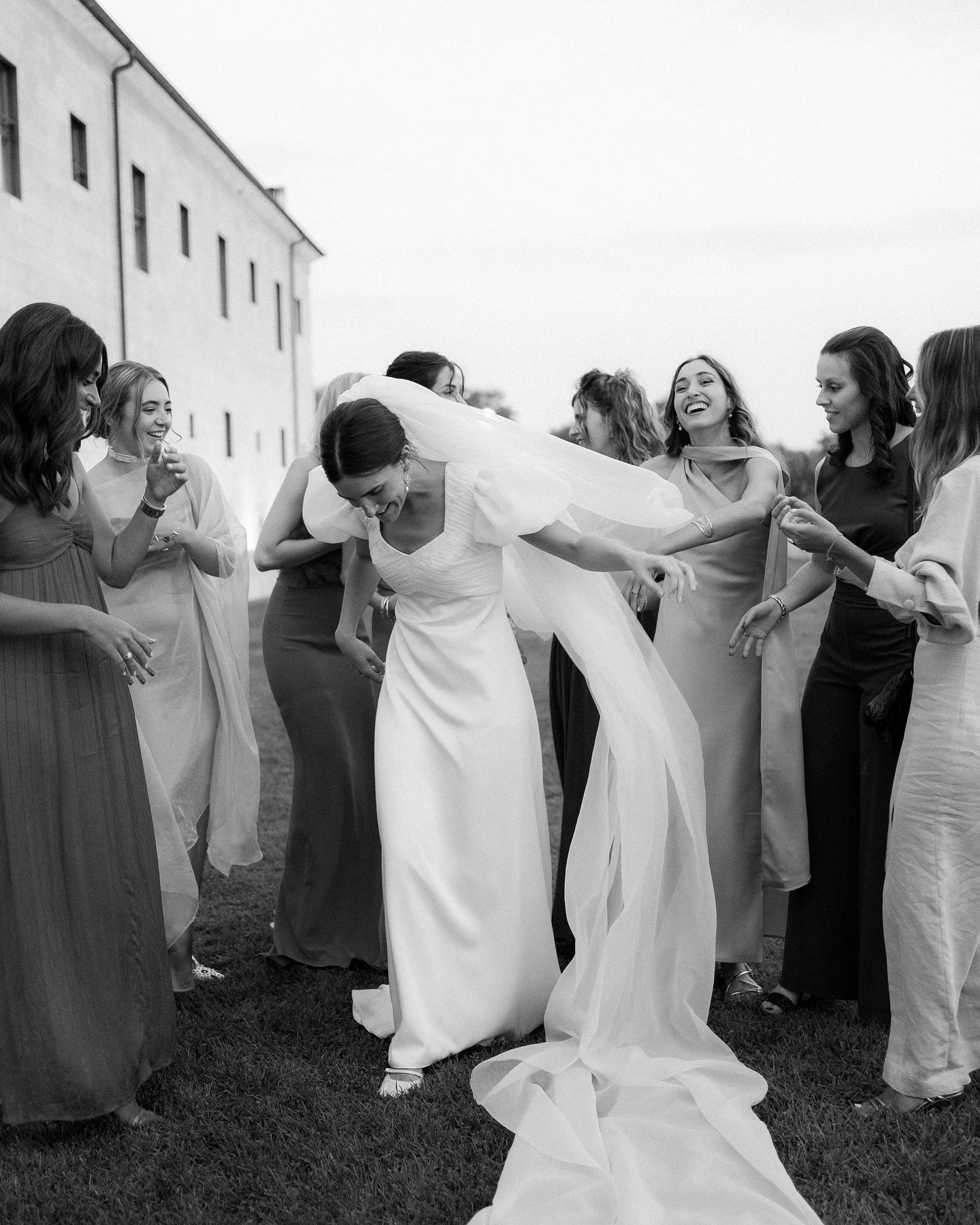 La boda de Isabel y Victor en el Monasterio de Valbuena  muy pronto en la web 🖤