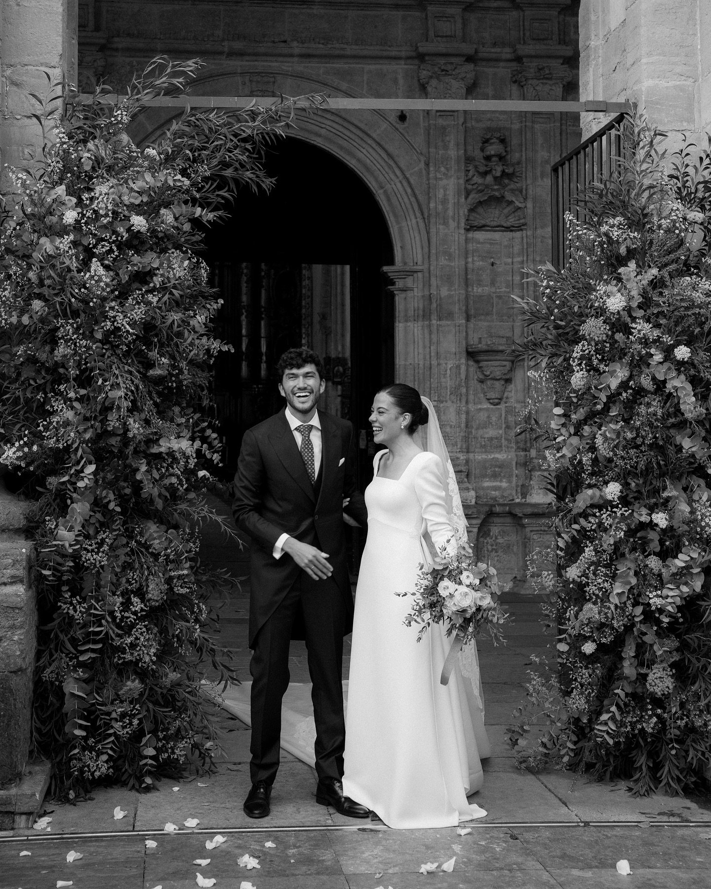 Un poquito de la ceremonia de Sofia &amp; Rafa 🤍 Qu&eacute; ganas tenemos de ense&ntilde;aros esta boda llena de amor 💫