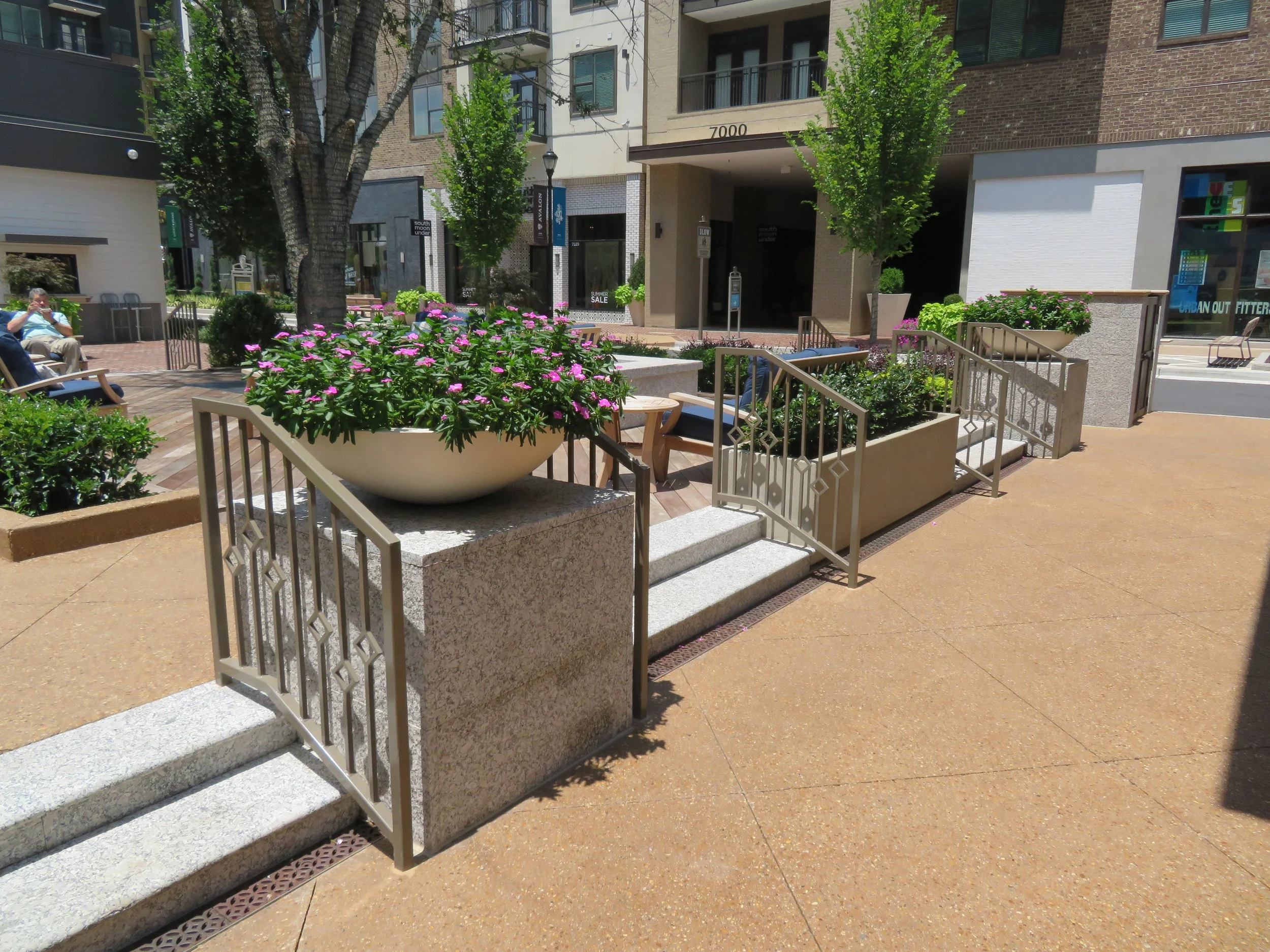 12 - Hemi and Traditional Planters on Plaza.JPG