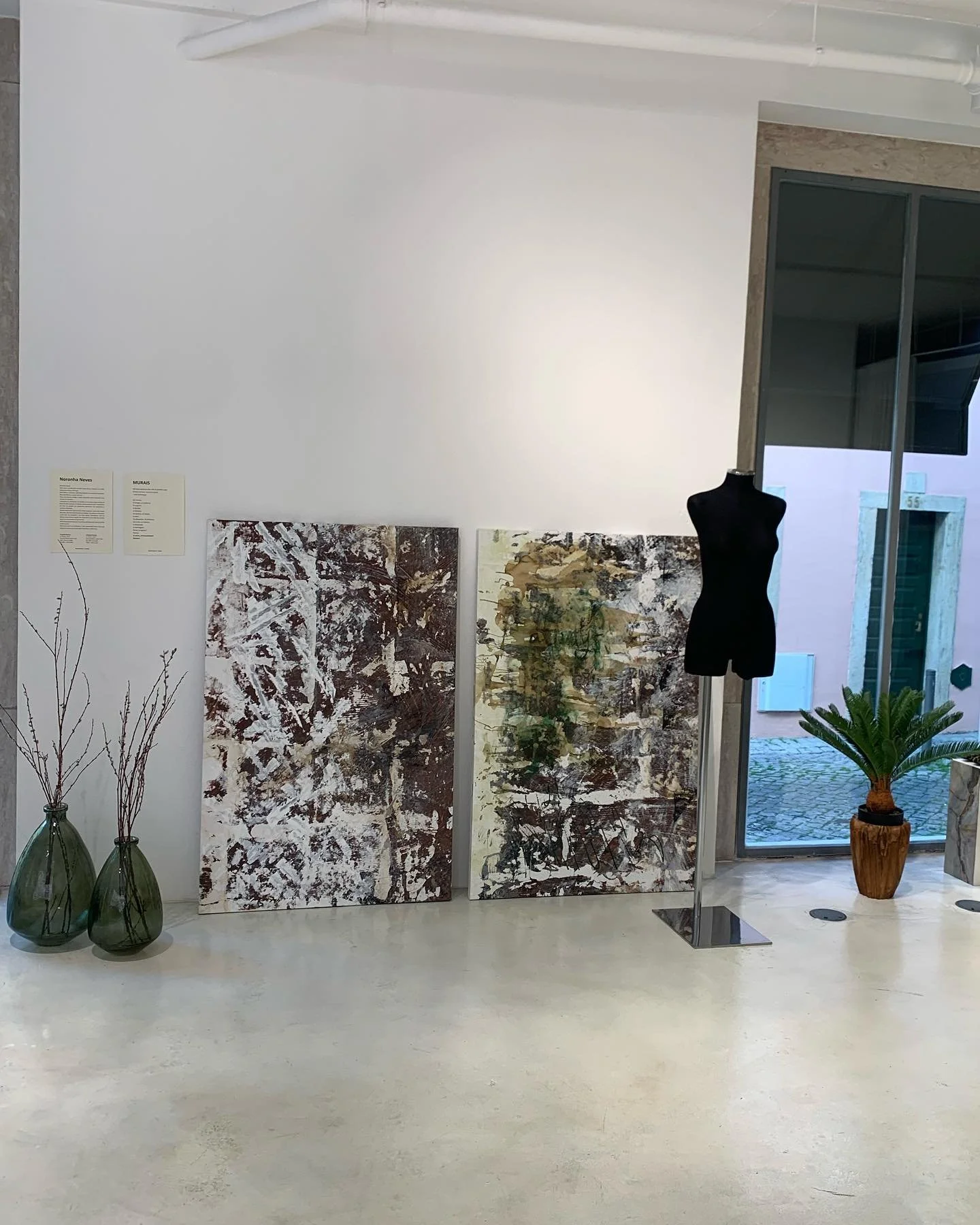 .
Agora no @lachoix.official Studio, no Pr&iacute;ncipe Real, em Lisboa. Obras dispon&iacute;veis para venda.

#noronhaneves #lachoix #lachoixstore #lisbon #art #principereal