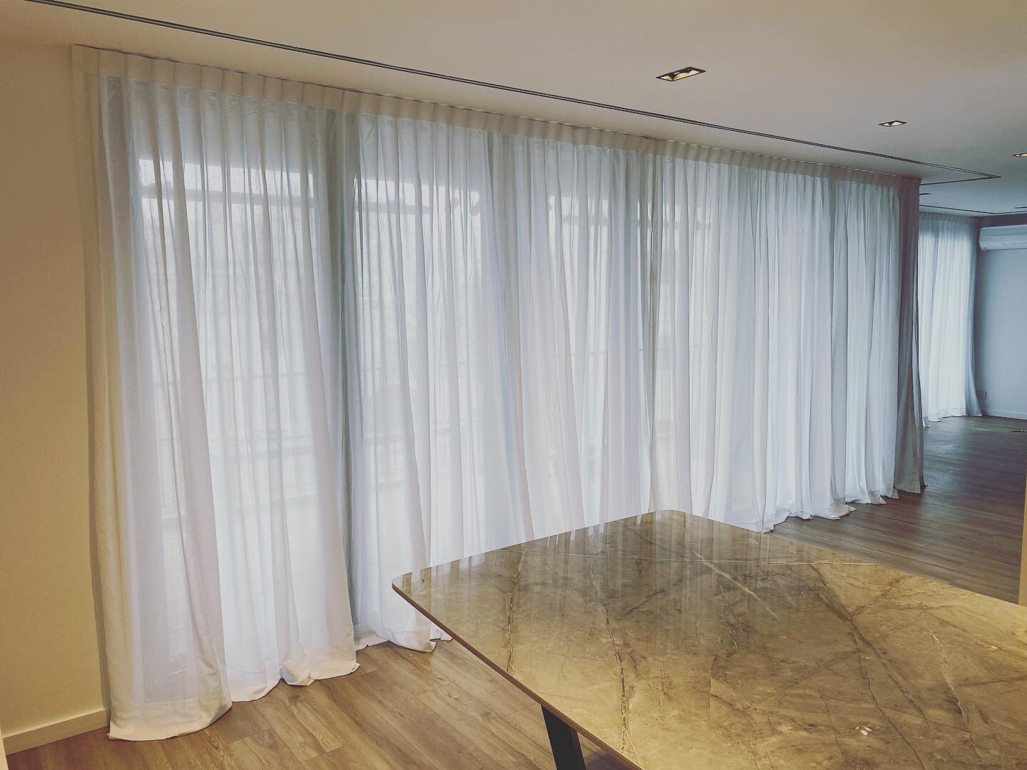 CORTINAS DE GASA DE ALGOD&Oacute;N BLANCO CON RIEL

Instalado en Belgrano - CABA

SUNDOWN 
cortinas&amp;toldos

#cortinas #cortinasroller #cortinasypersianas #cortinasblackout #blackout #cortinasmodernas #cortinasamedida #rollerblackout #cortinasscre