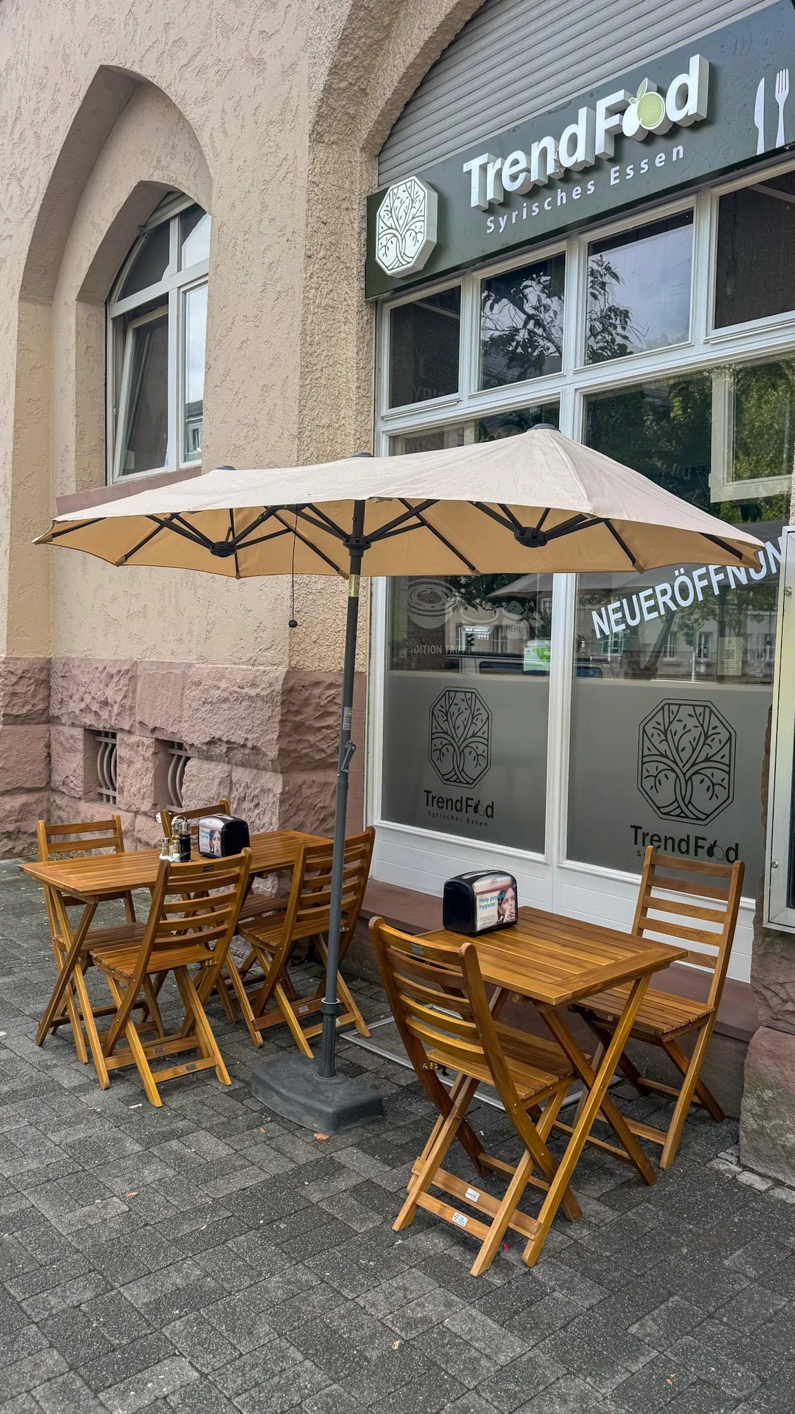 Stühle draussen.jpeg