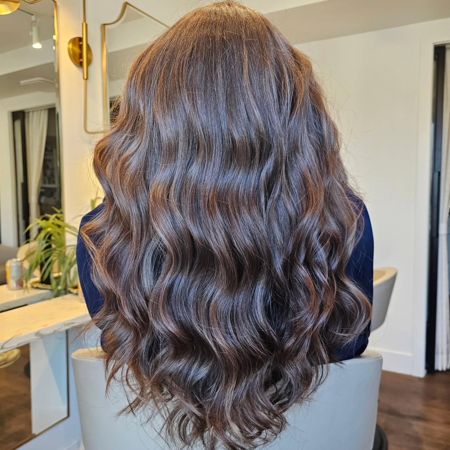 Note to self: Take the before photo before the magic happens! ✨ Forgot to capture this blonde before she transformed into the most elegant, dimensional brunette. Just imagine a bright blonde turning into the dreamiest, glossy brunette. Lesson learned