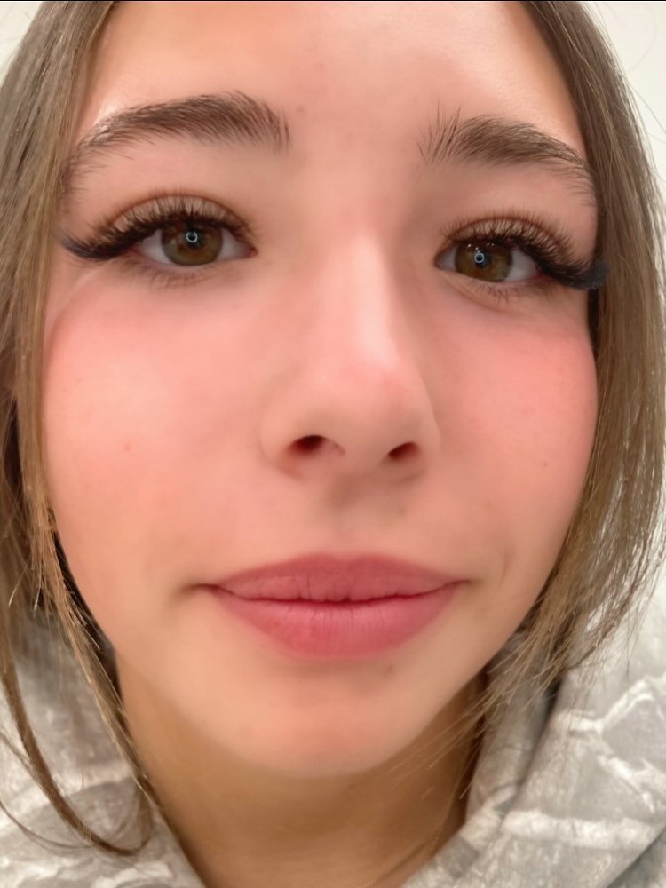 That fresh new set of lashes feeling ✨
.
.
.
#lashesextension #calgarylashes #yyclashtech #esjayestheticsandlashes #tesorobeautyyyc #yycesthetics #mardalooplashes #hybridlashes #volumelashes #lashesforlife #summerlashes #yycbeauty #smallbusinessyyc
