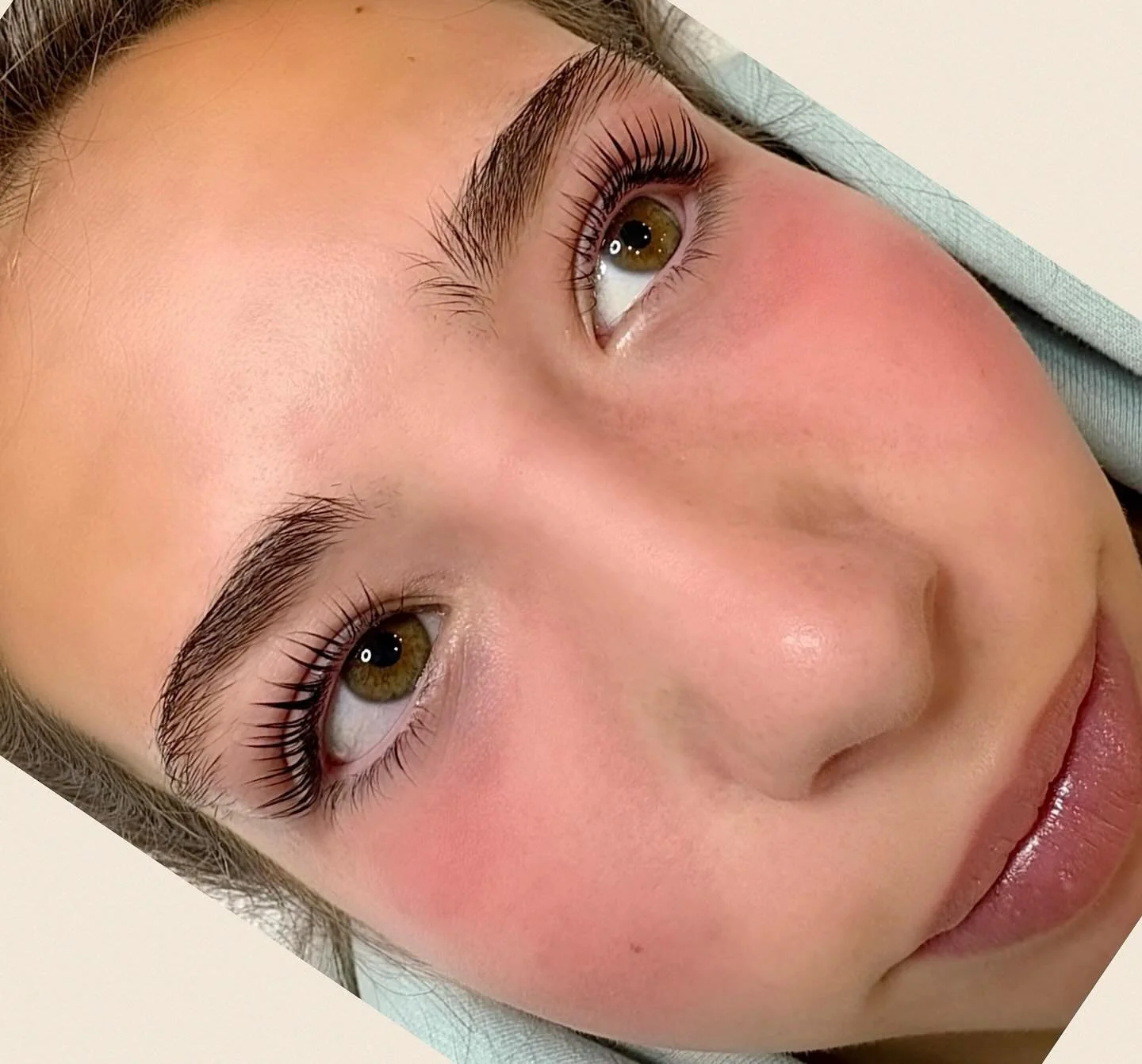 Those lashes ❤️❤️❤️
Still a few spots available for lash perm &amp; tint before Christmas 🌲🌲🌲
.
.
#lashpermcalgary #lashlift #calgarylashartist #lashlove #tesorobeautyyyc #esjayestheticsandlashes #calgaryesthetician #yycesthetician #beautybiz #mar