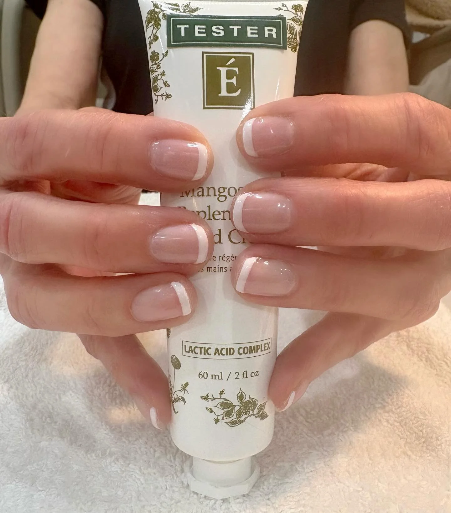 💅🏻💅🏻💅🏻
.
.
.
#shellacmanicure #calgaryesthie #tesorobeautyyyc #esjayesthetics #mardaloopesthetics