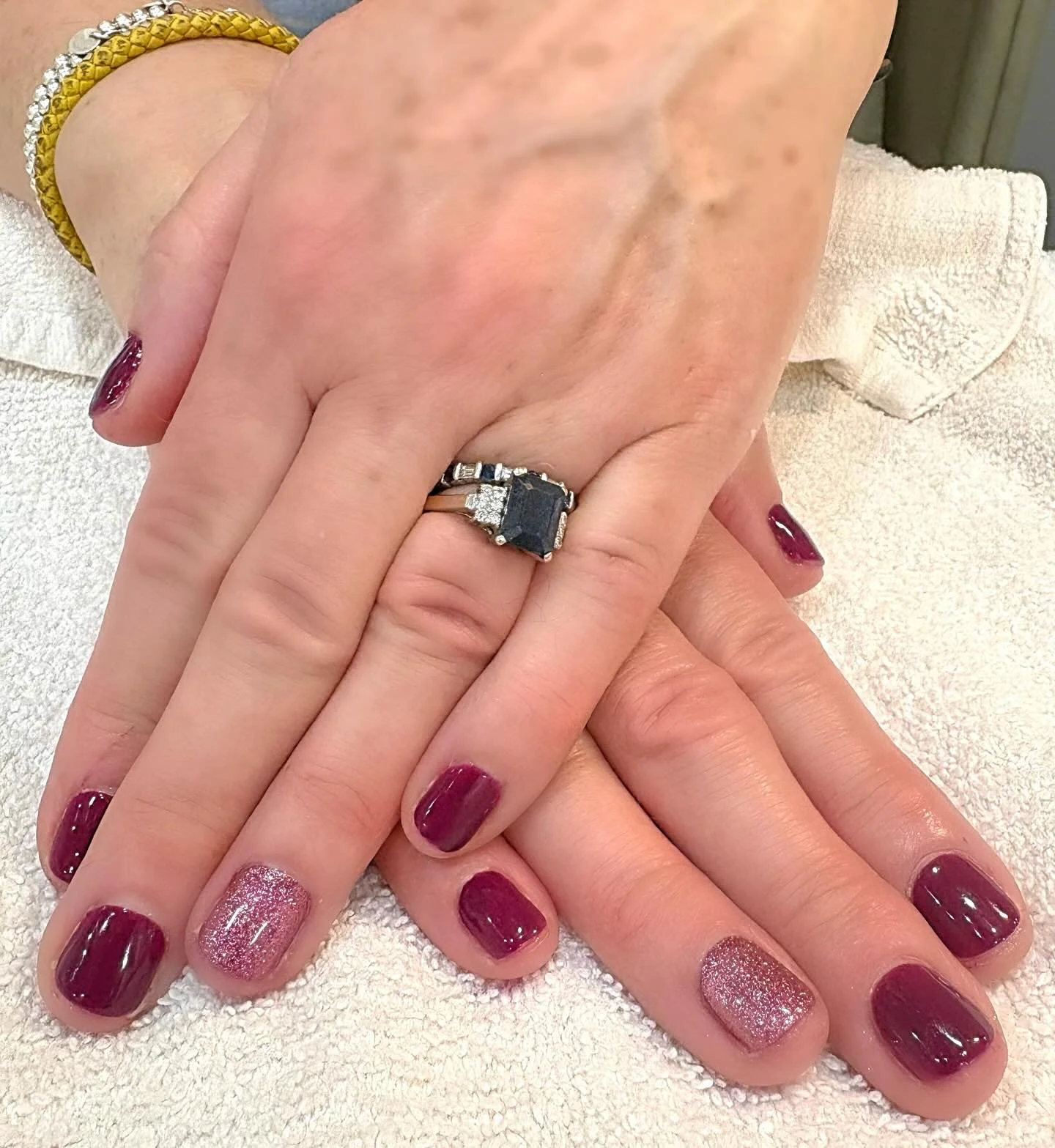 💅🏻💅🏻💅🏻
.
.
#manicureyyc #estheticianlife #calgaryesthetics #tesorobeautyyyc #esjayestheticsandlashes