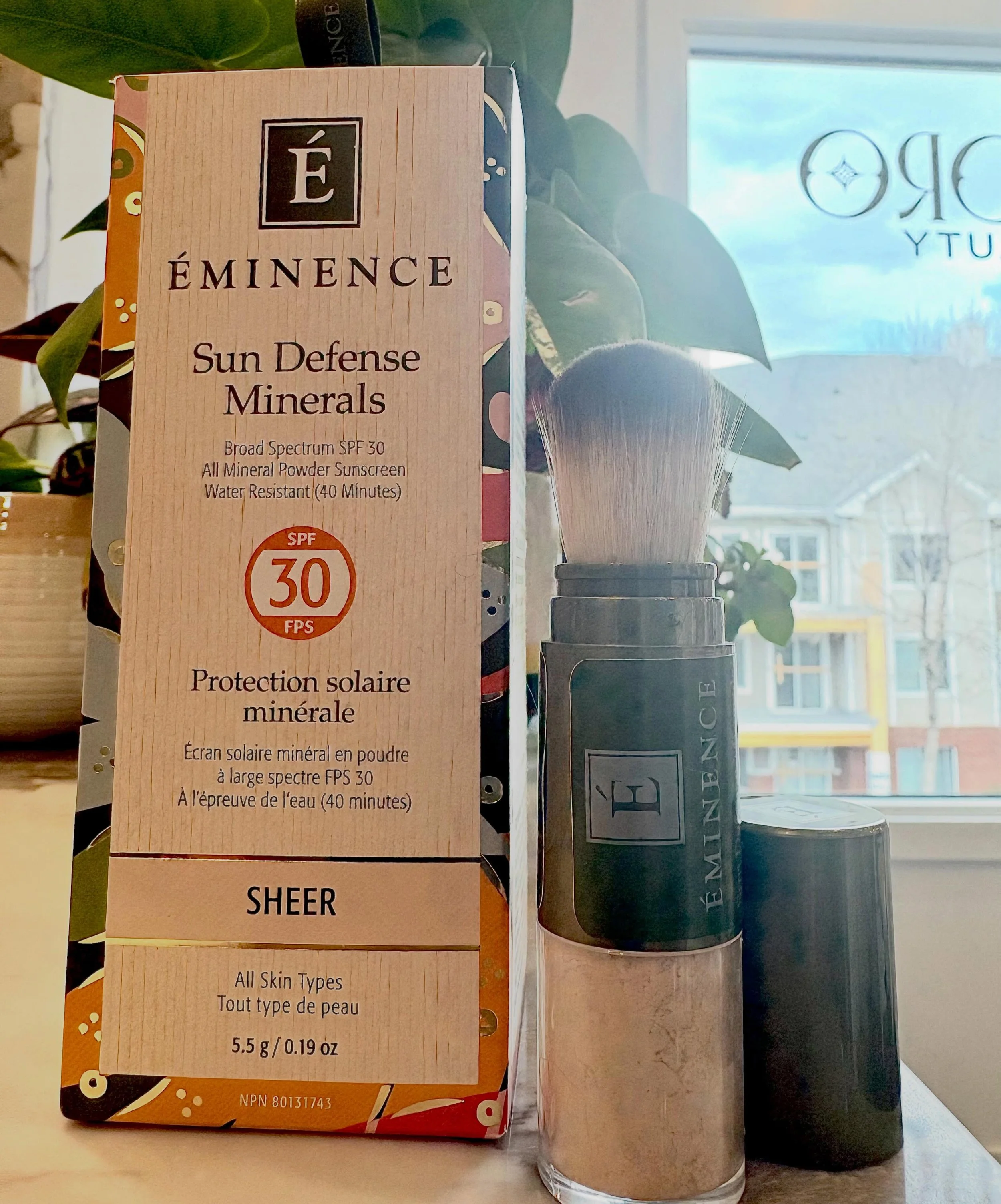 Get ready for sunny days outside with Sun Defense Mineral Powder SPF 30!! 

I pop this in my bag for reapplication any time, anywhere. Whenever I feel I need more protection for the face ☺️☀️
.
.
#mineralmakeupspf #organicskincareproducts #esjayesthe